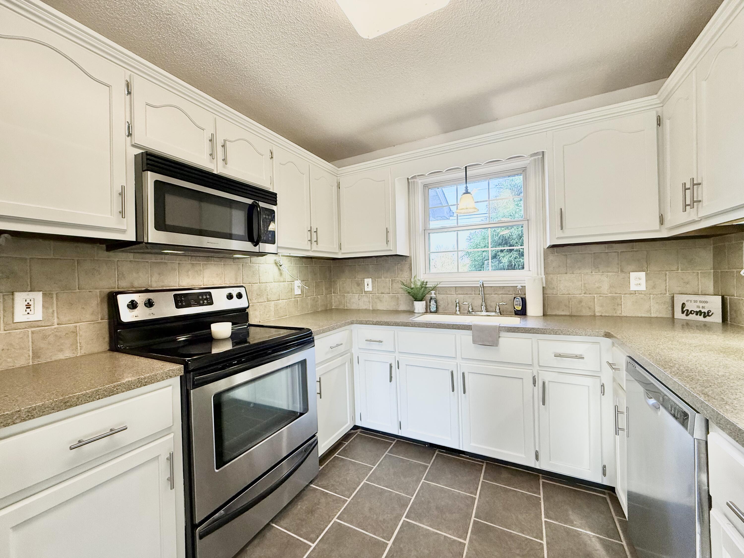 109 Oakview Drive Property Photo 13