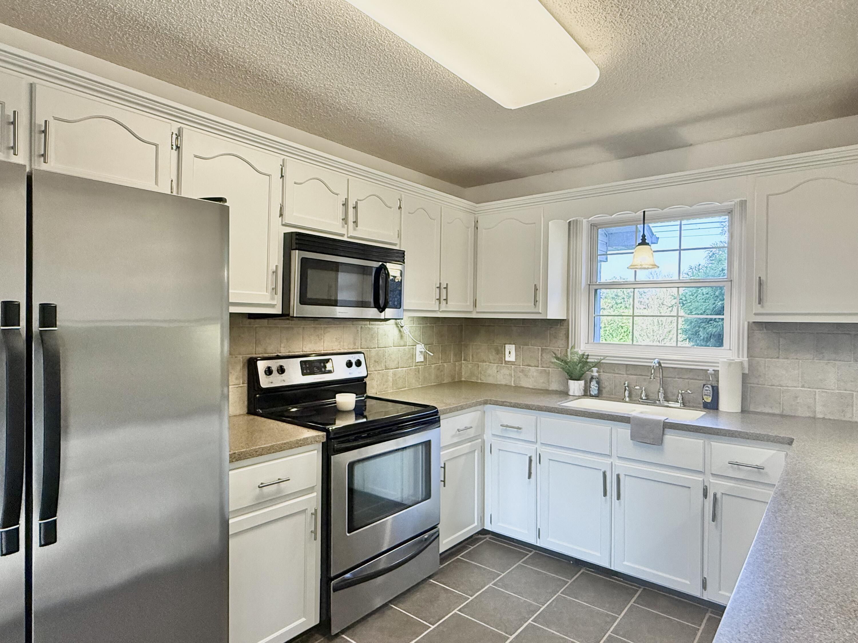 109 Oakview Drive Property Photo 14