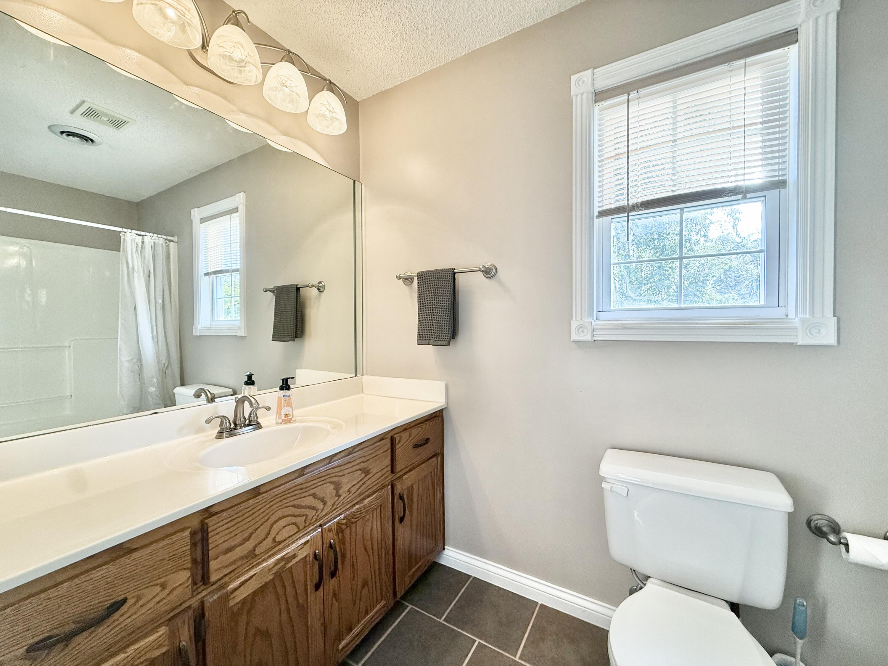 109 Oakview Drive Property Photo 28