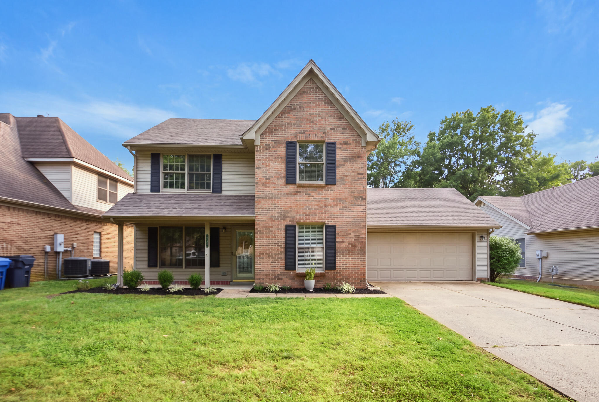 464 Amberley Drive Property Photo 1