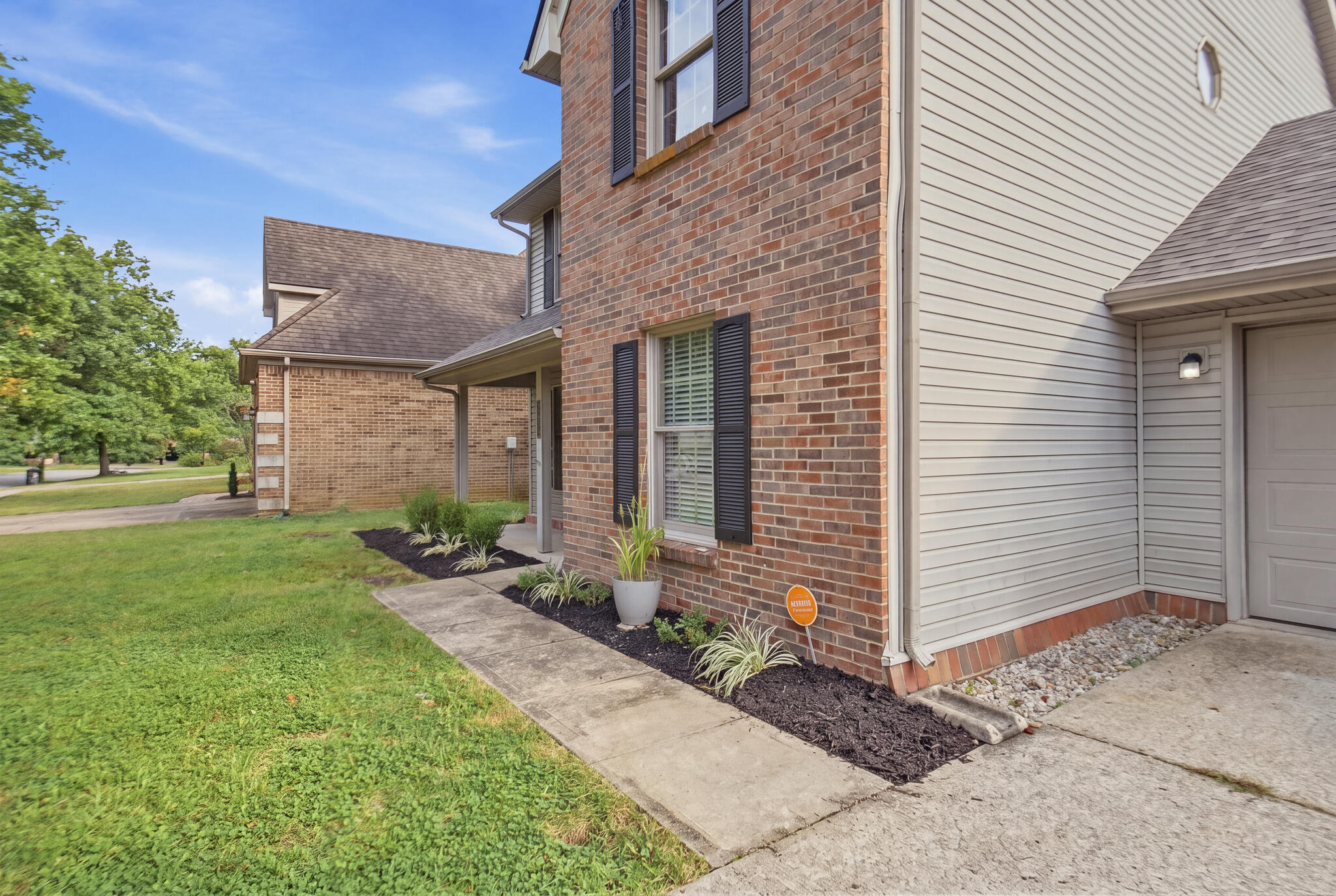 464 Amberley Drive Property Photo 4