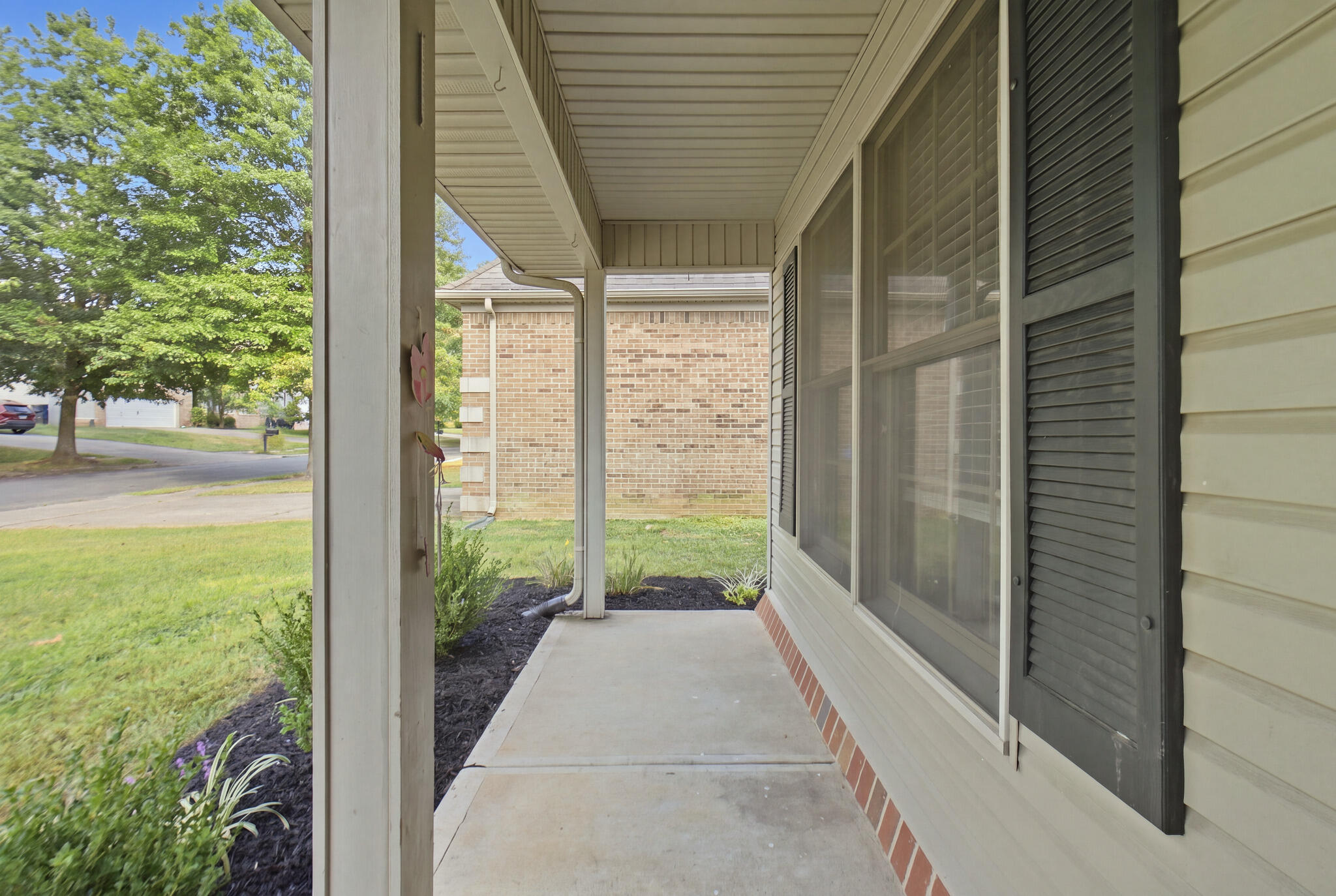 464 Amberley Drive Property Photo 6