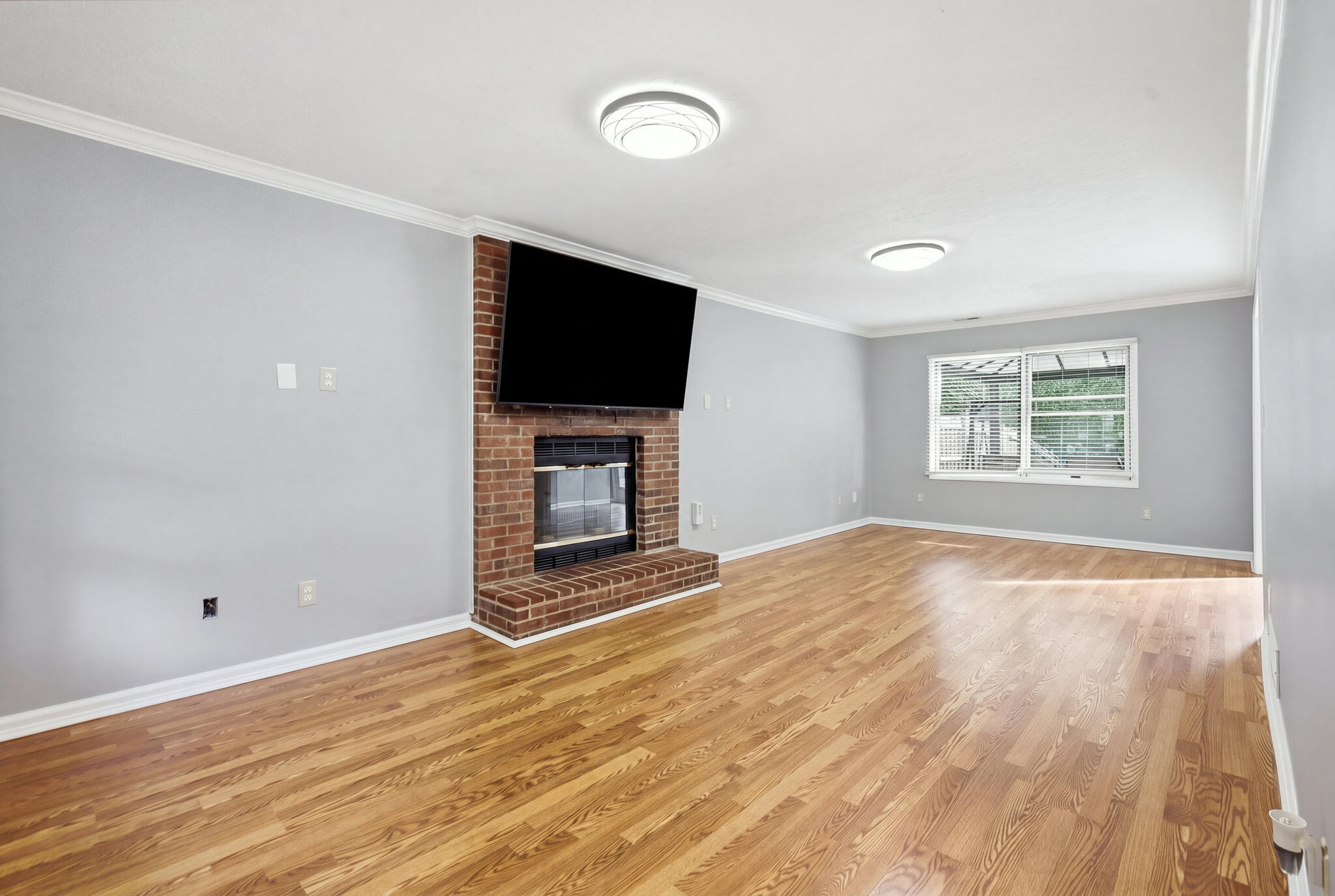 464 Amberley Drive Property Photo 9