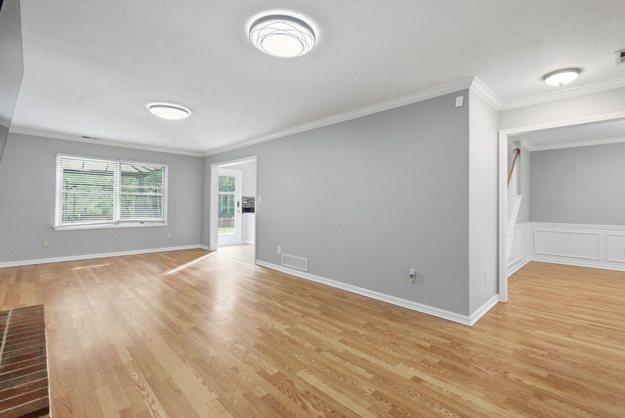 464 Amberley Drive Property Photo 10