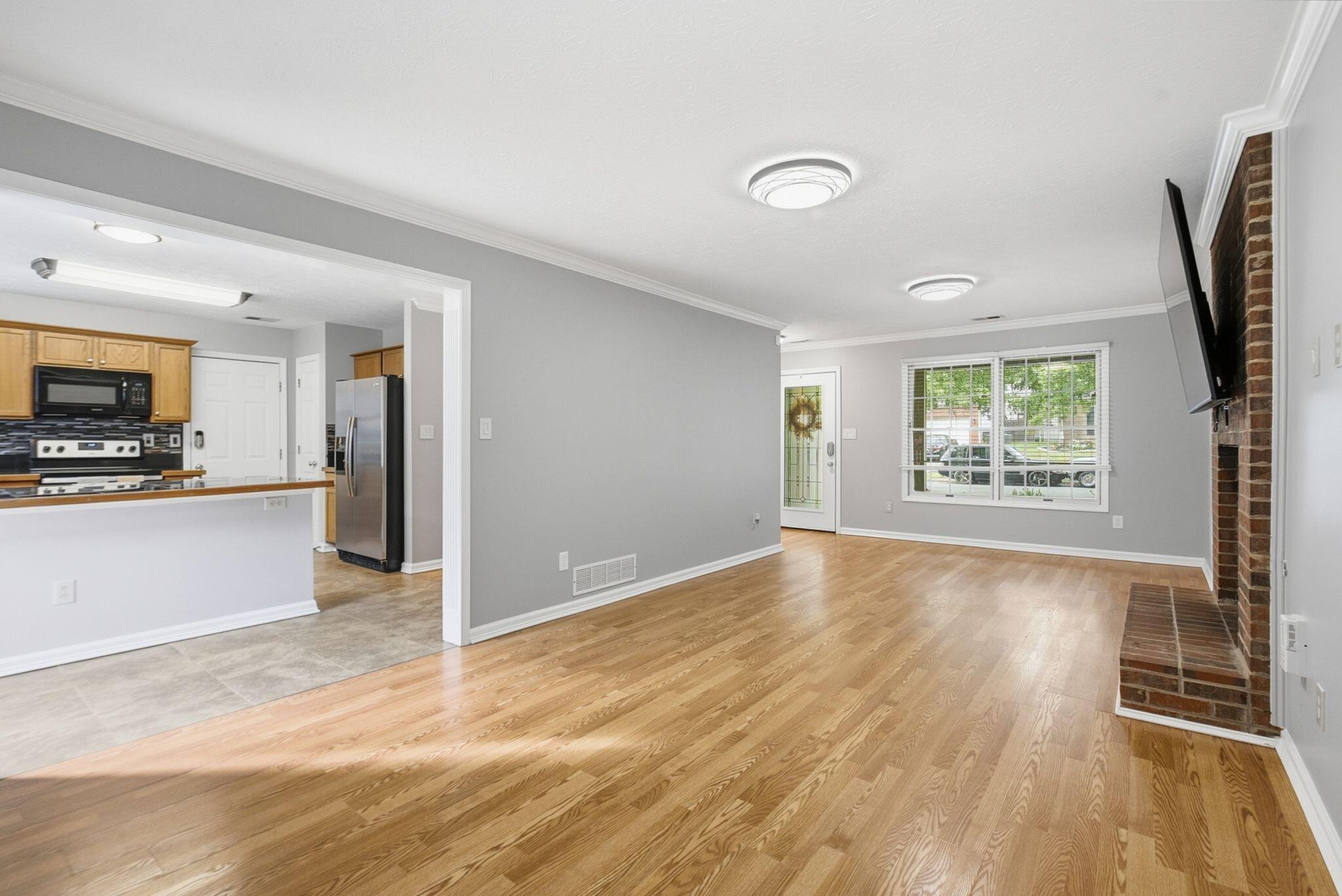 464 Amberley Drive Property Photo 12