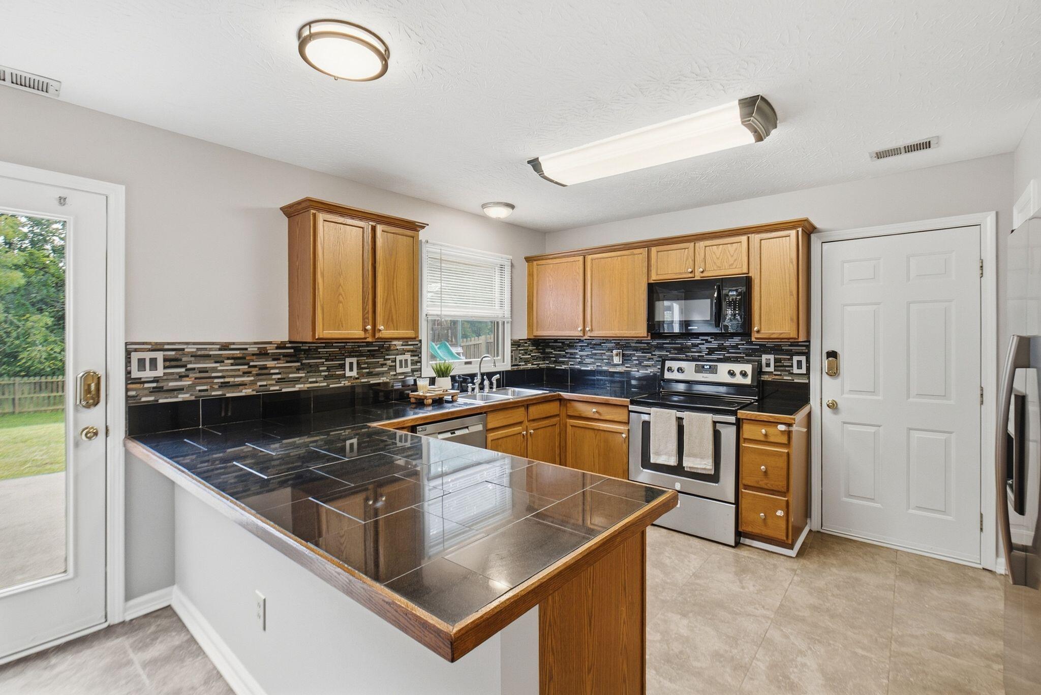 464 Amberley Drive Property Photo 15