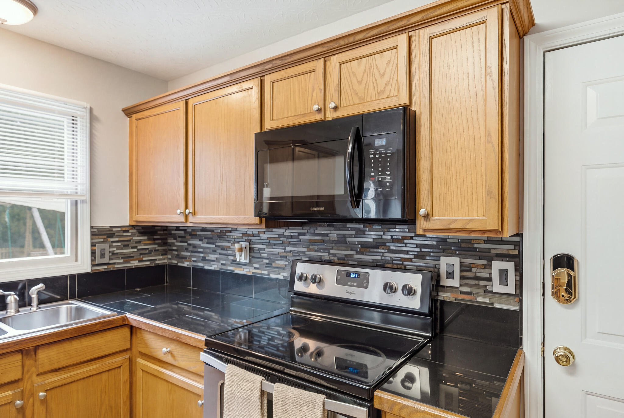 464 Amberley Drive Property Photo 17