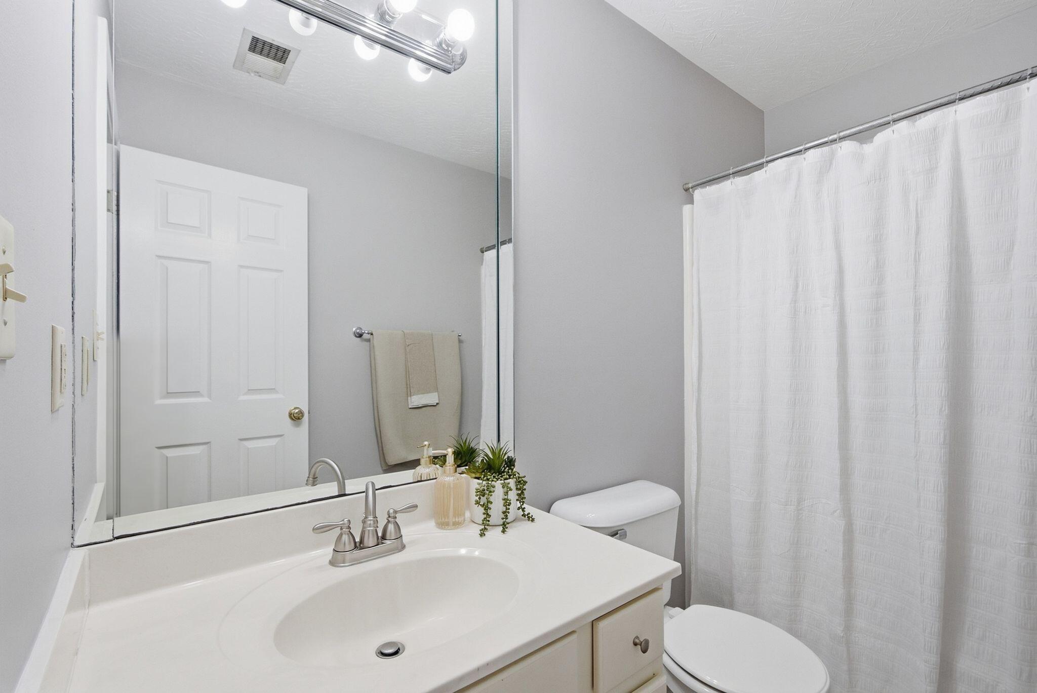 464 Amberley Drive Property Photo 28