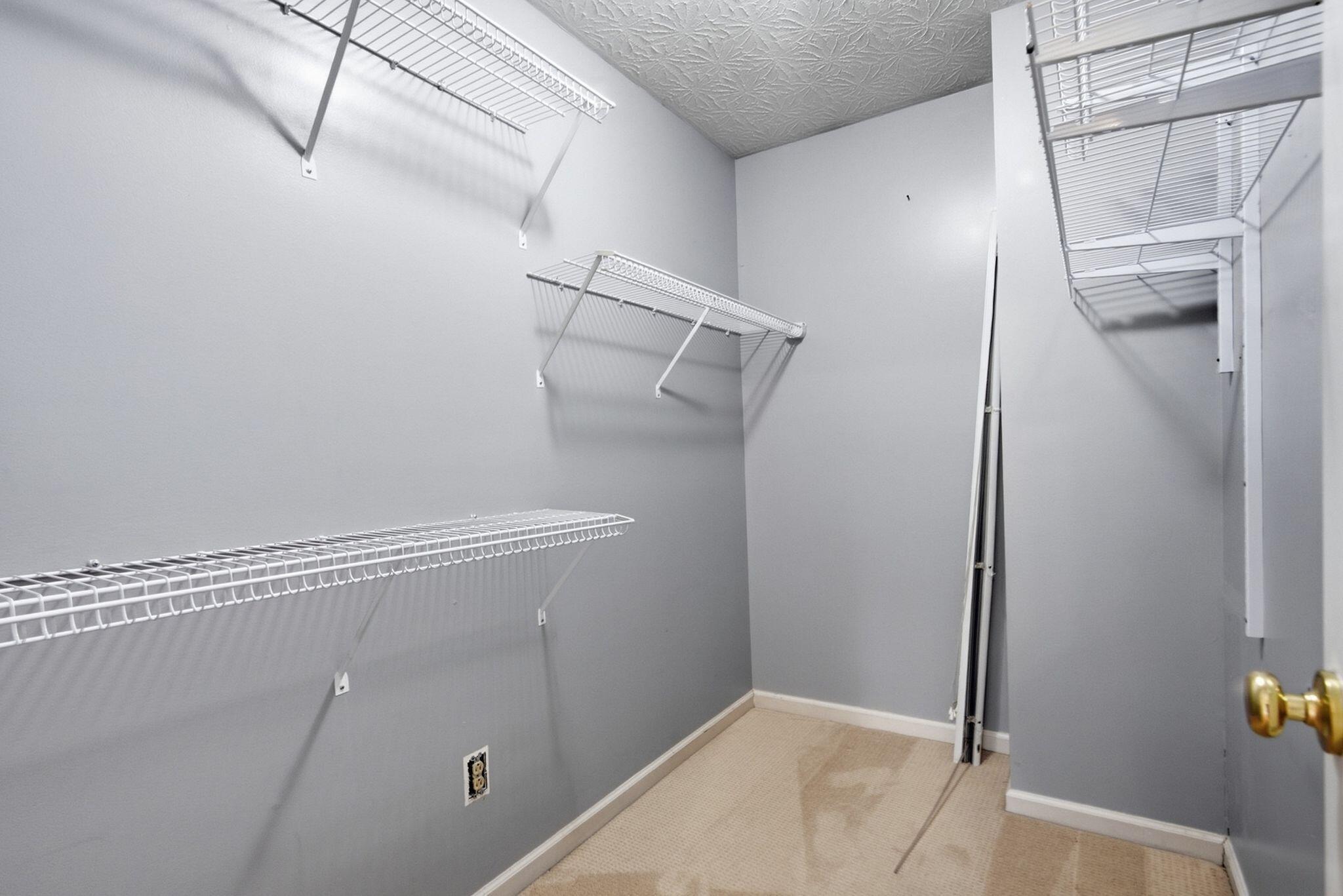 464 Amberley Drive Property Photo 34