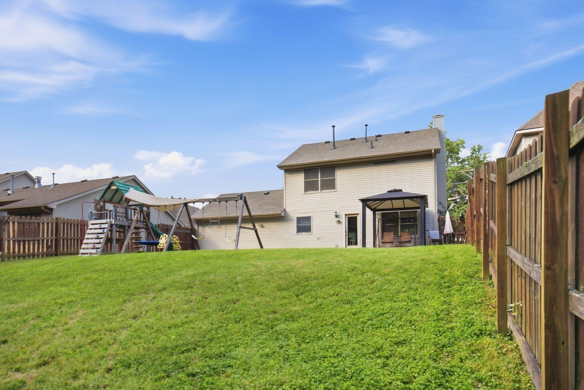 464 Amberley Drive Property Photo 40