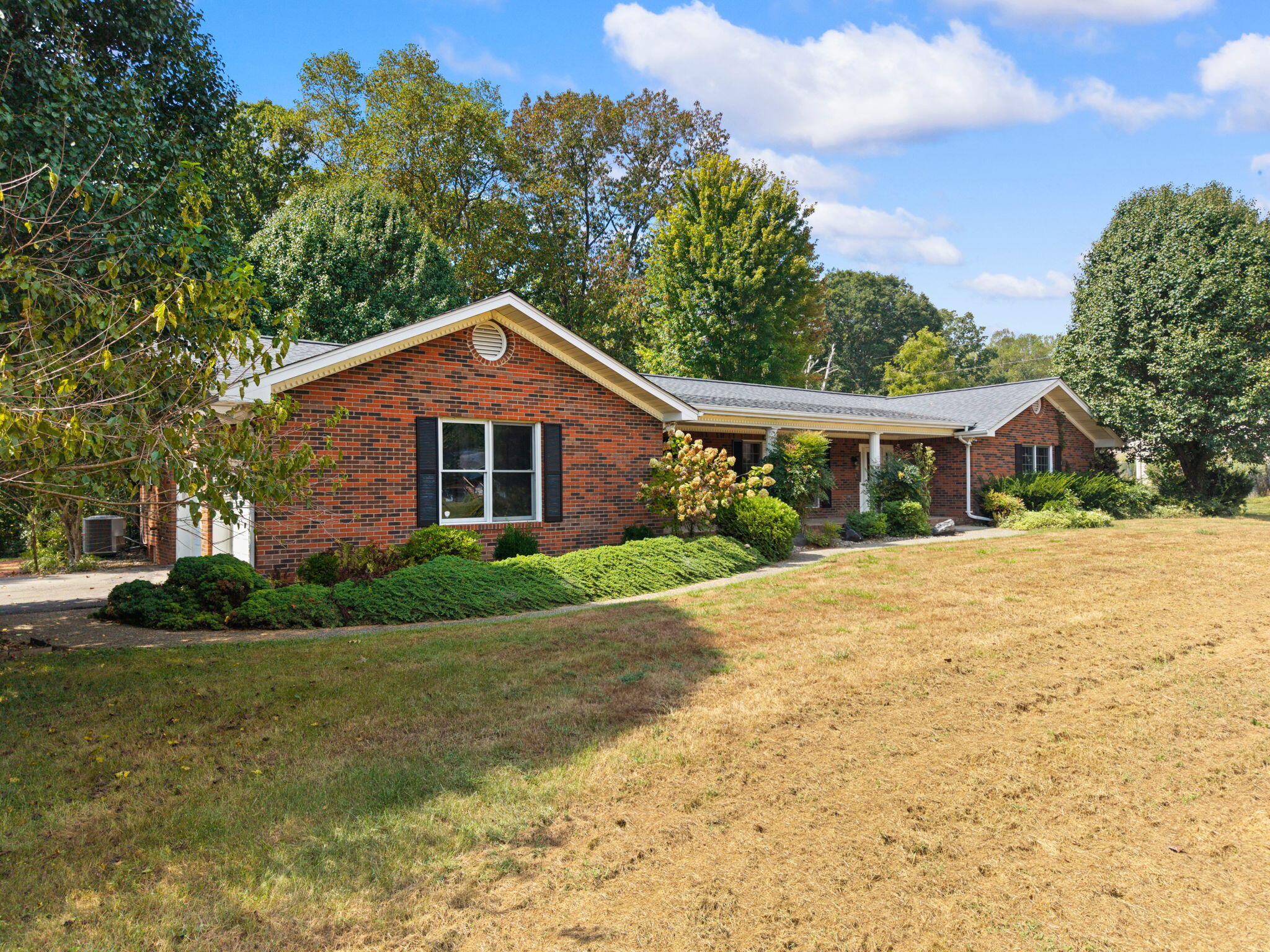 907 Court Road Property Photo 4