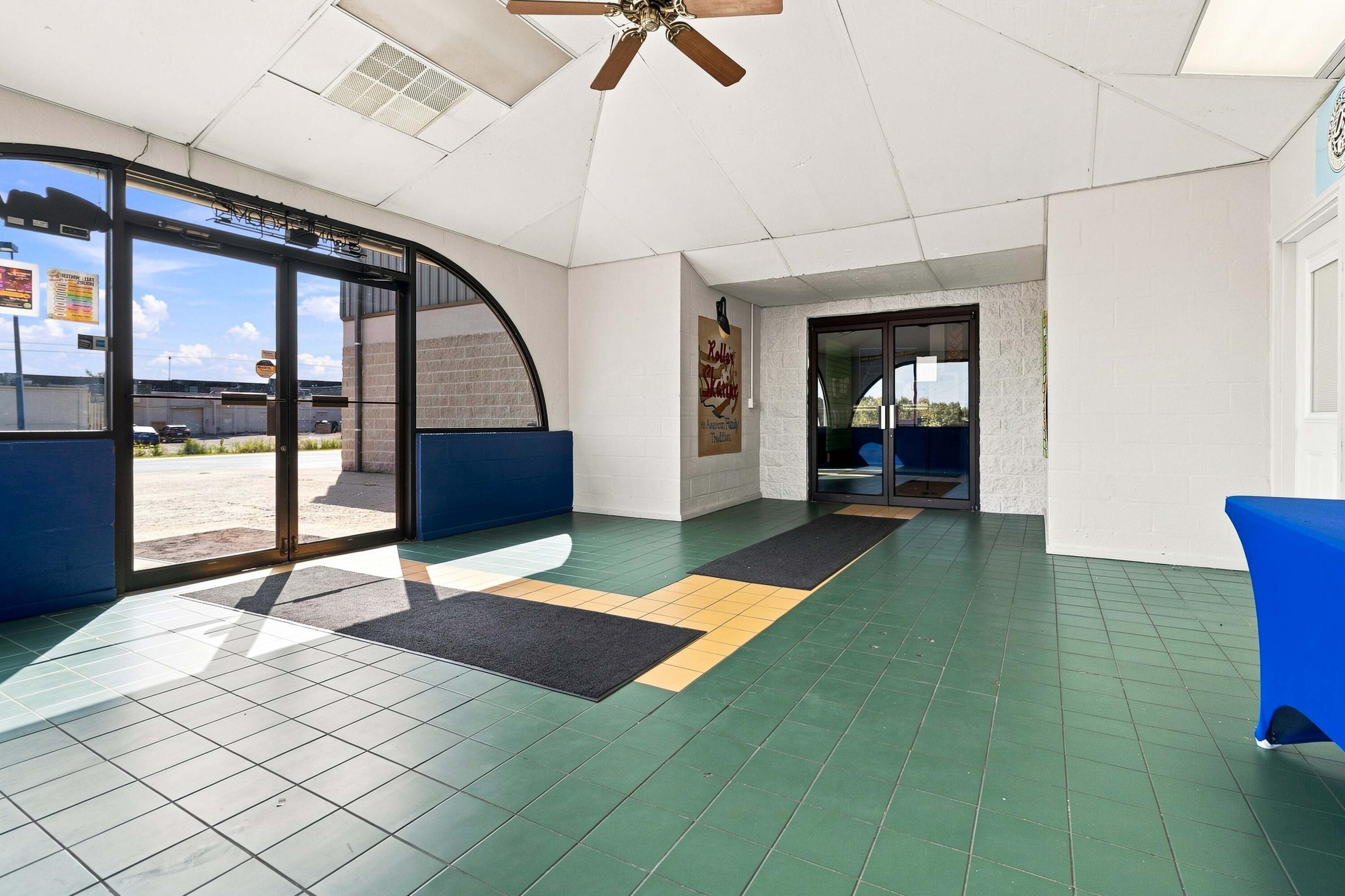 75 Commercial Drive Property Photo 6