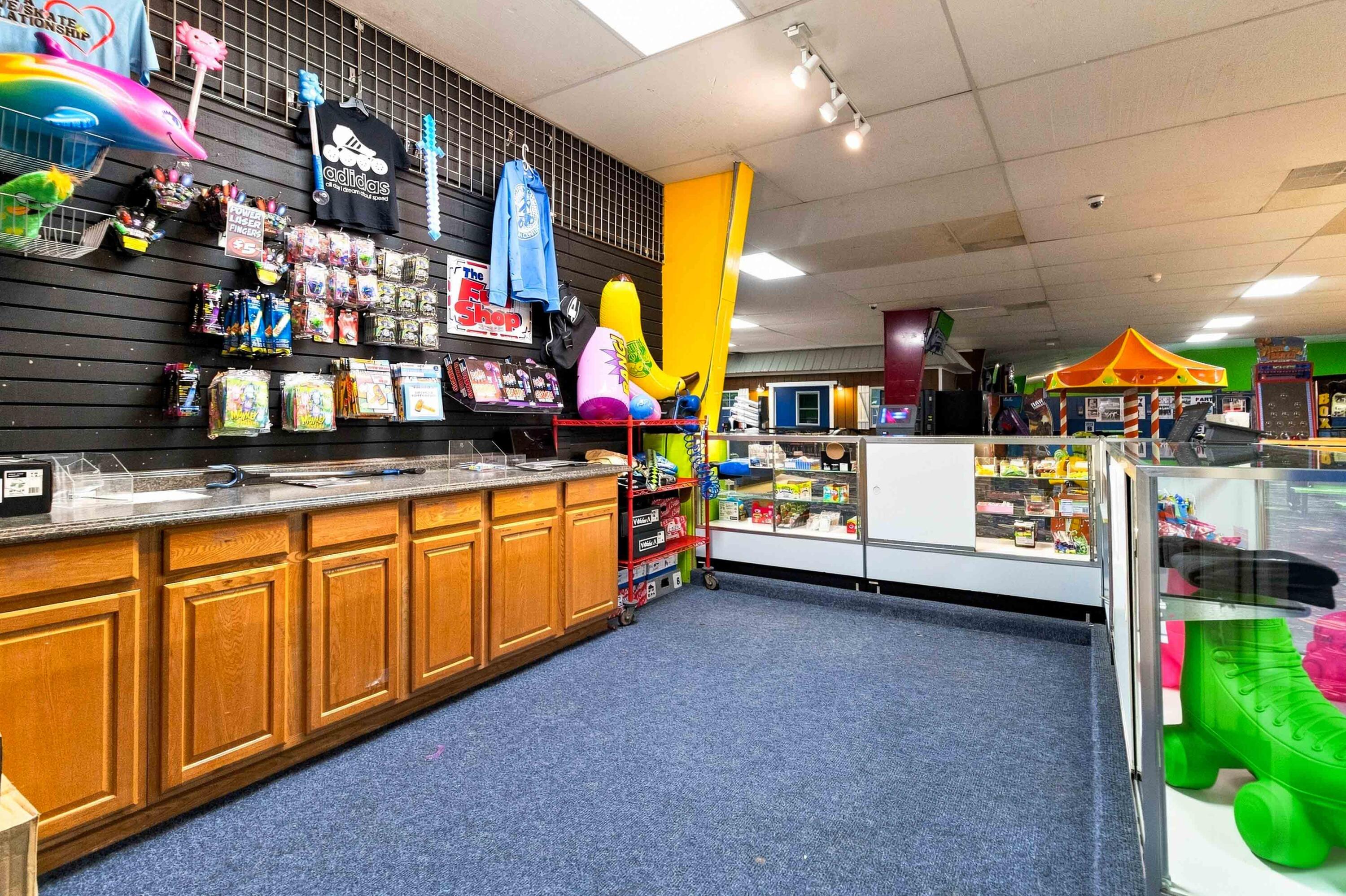 75 Commercial Drive Property Photo 11