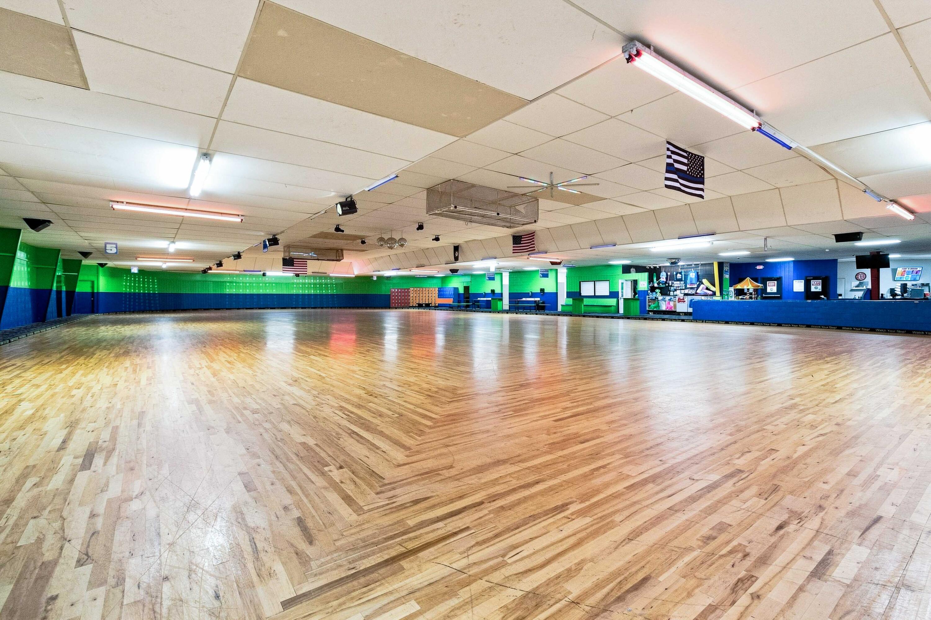 75 Commercial Drive Property Photo 16