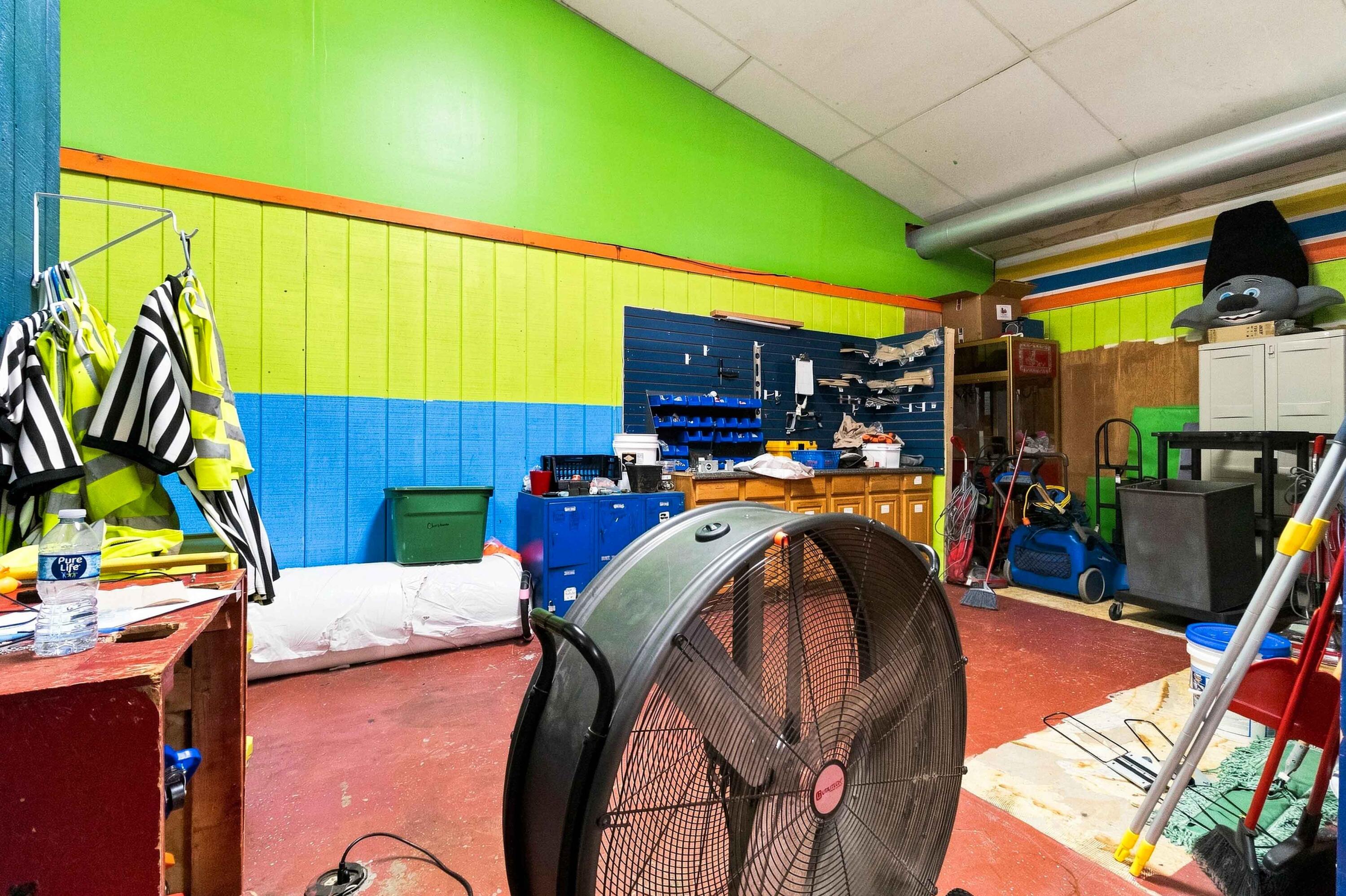 75 Commercial Drive Property Photo 25