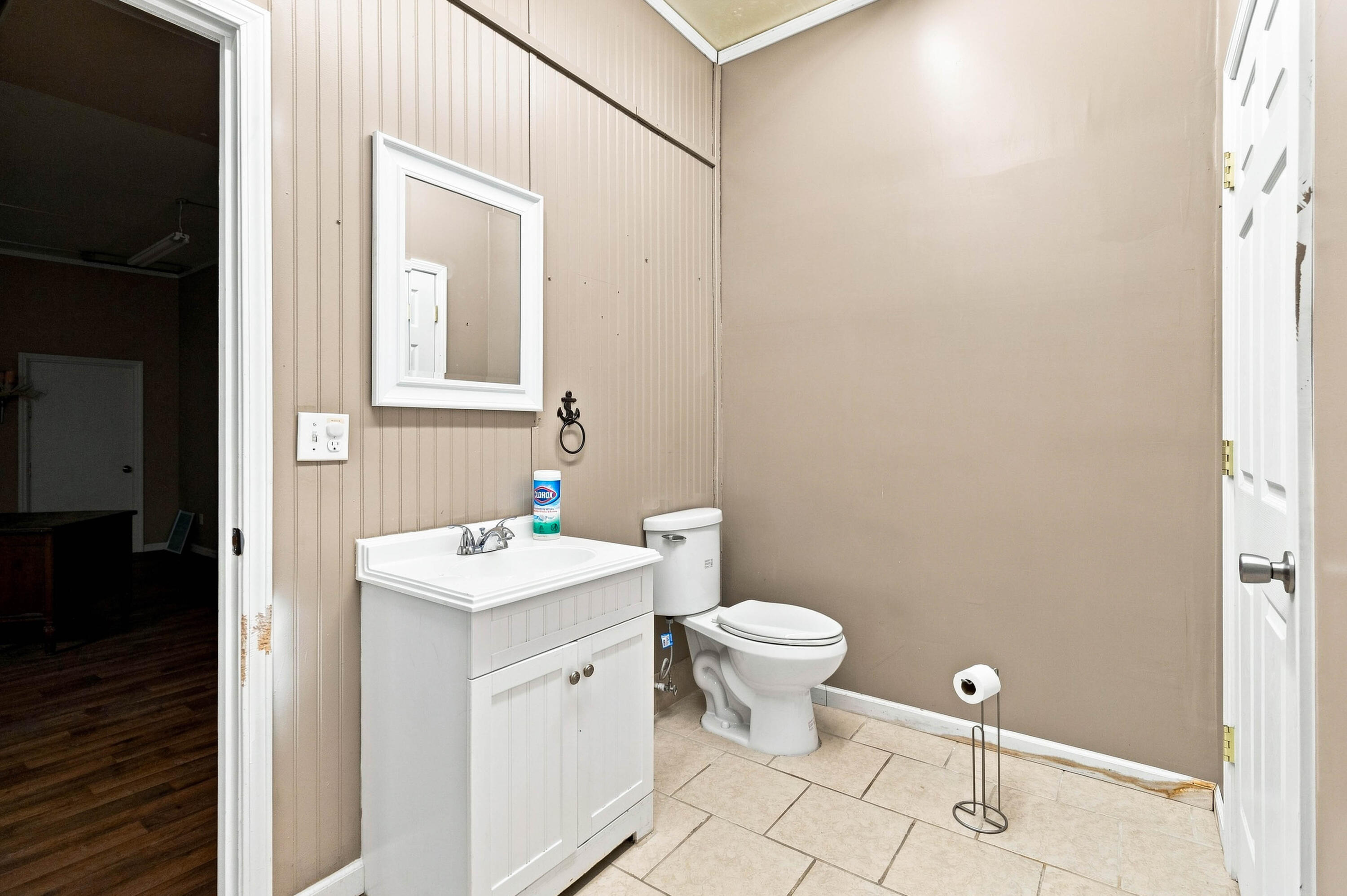 75 Commercial Drive Property Photo 81