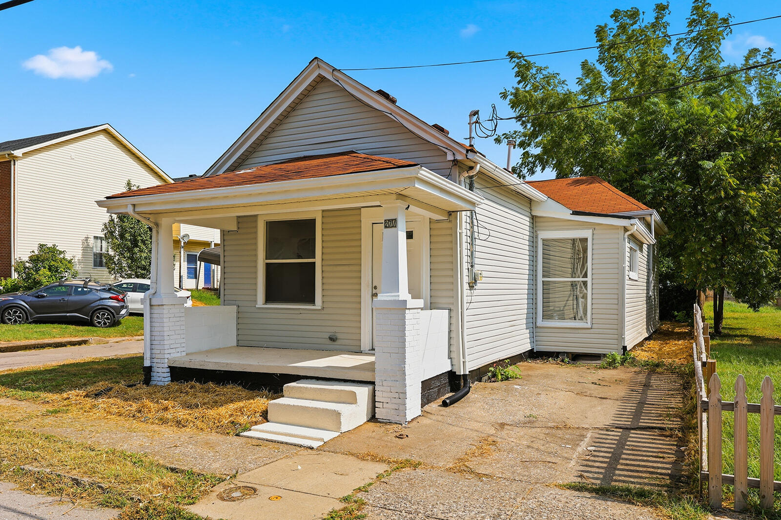 271 E Fourth Street Property Photo 2