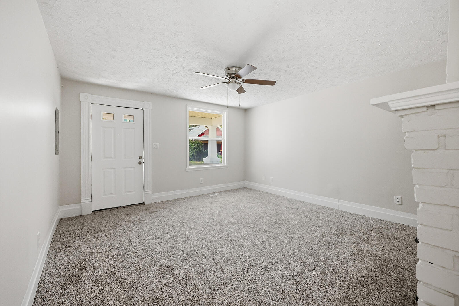 271 E Fourth Street Property Photo 5