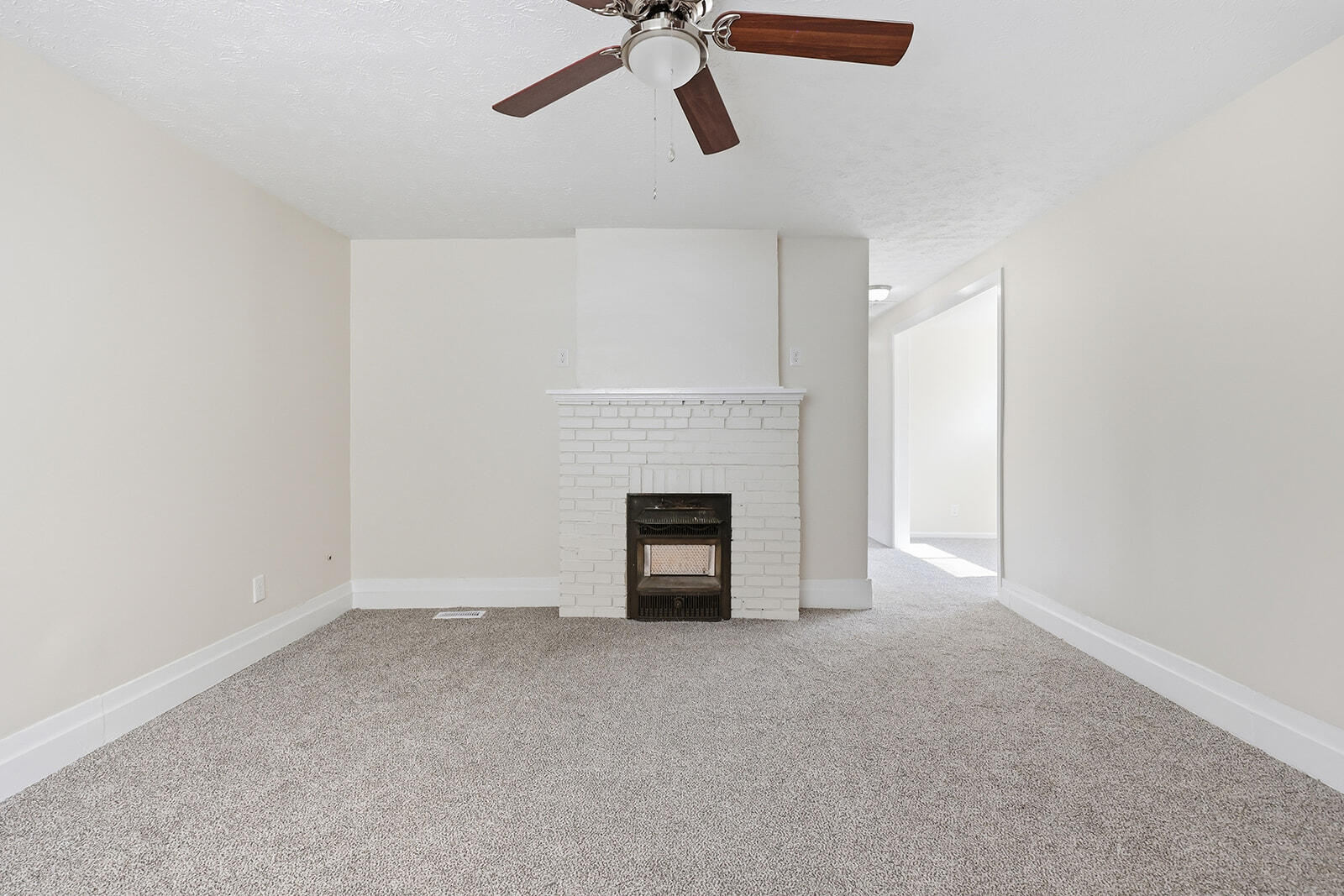 271 E Fourth Street Property Photo 7