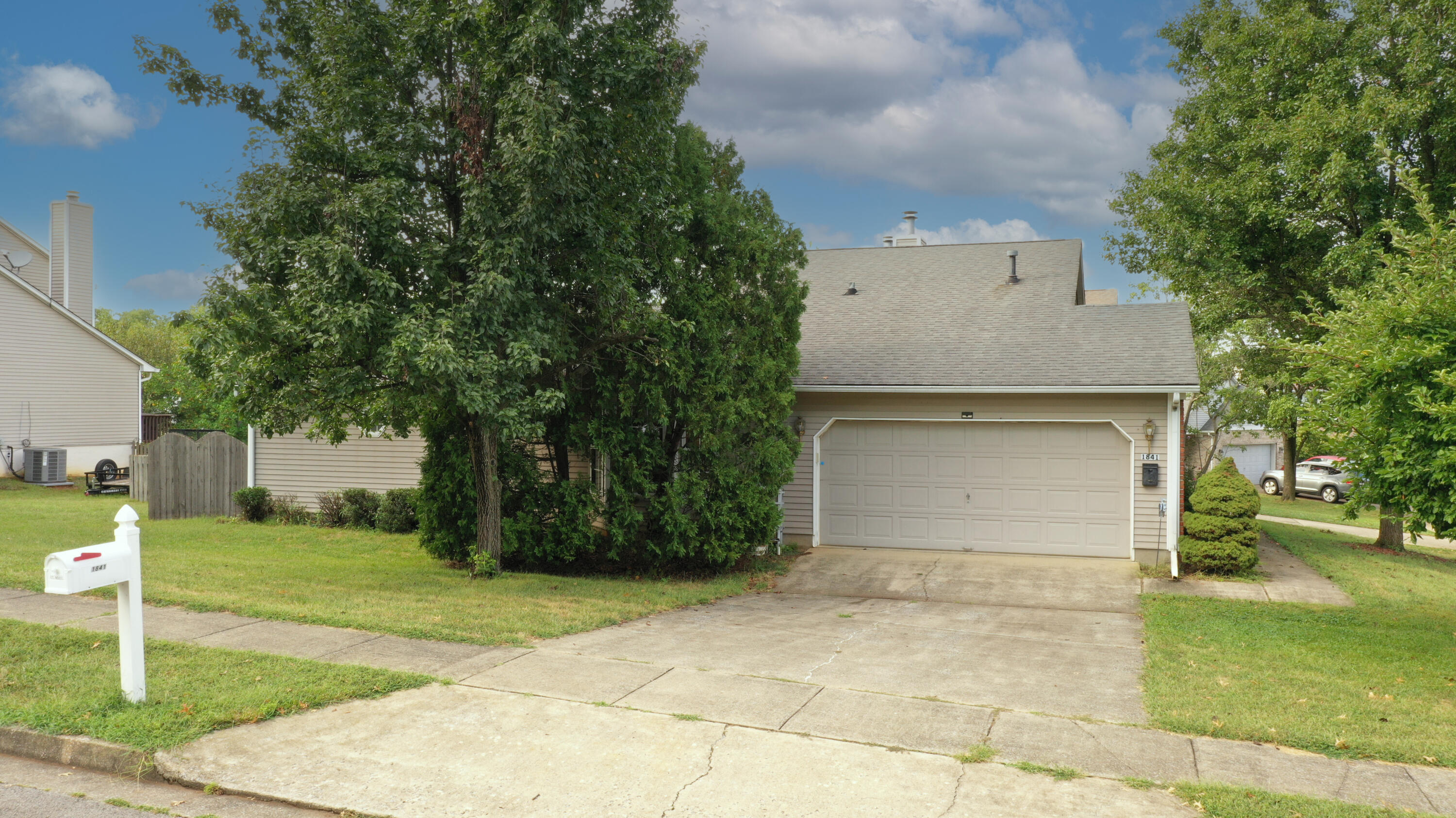 1841 Haverwood Park Property Photo 3