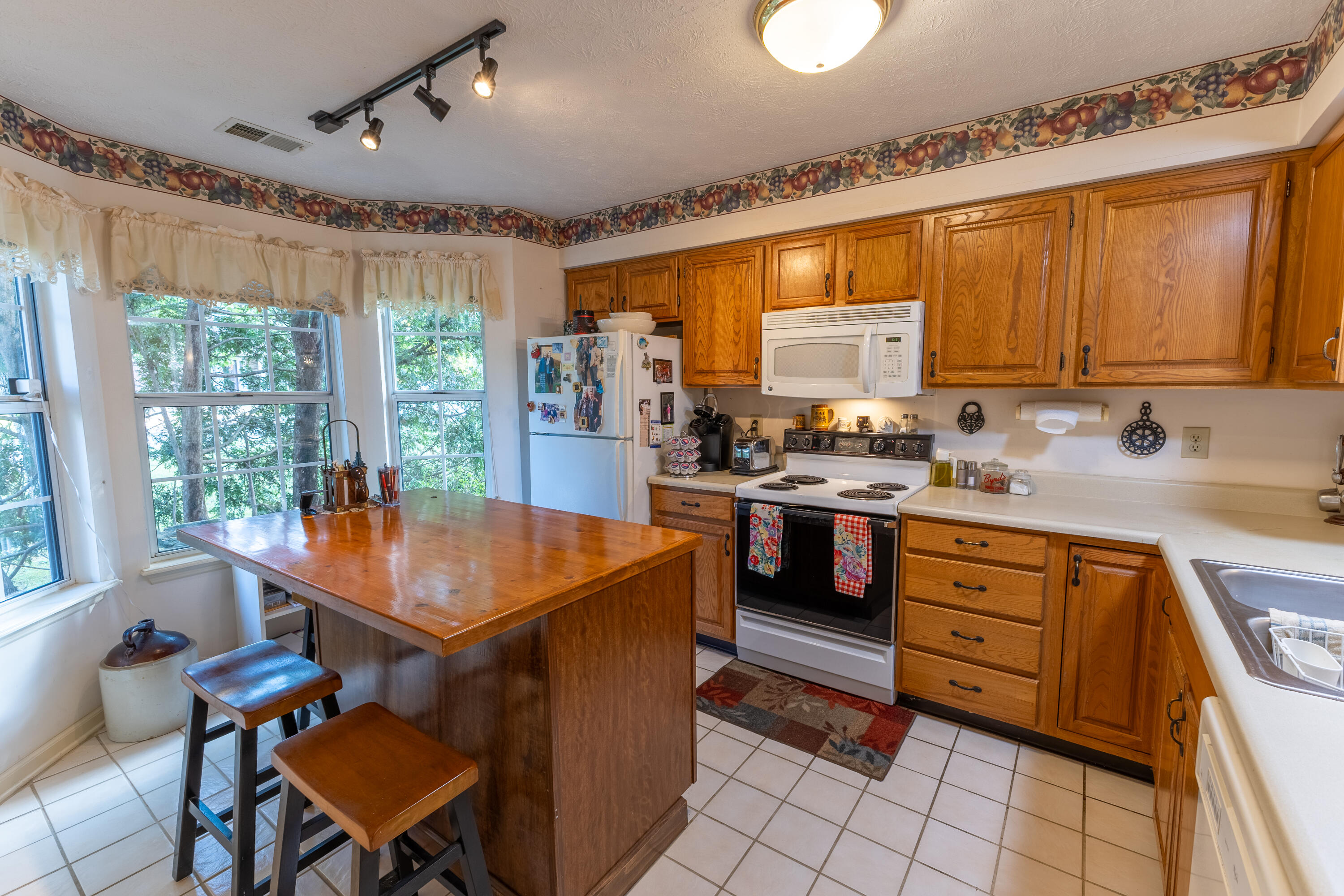 1841 Haverwood Park Property Photo 8
