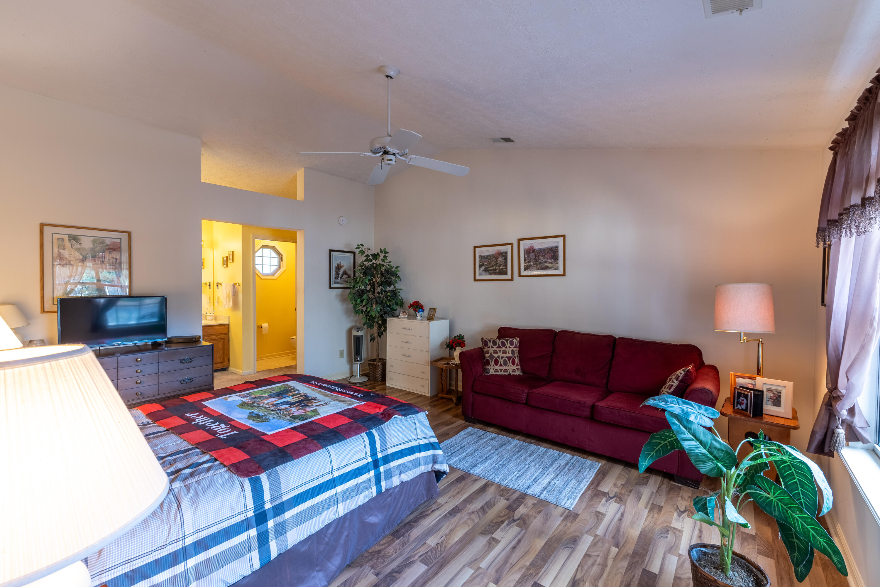 1841 Haverwood Park Property Photo 13