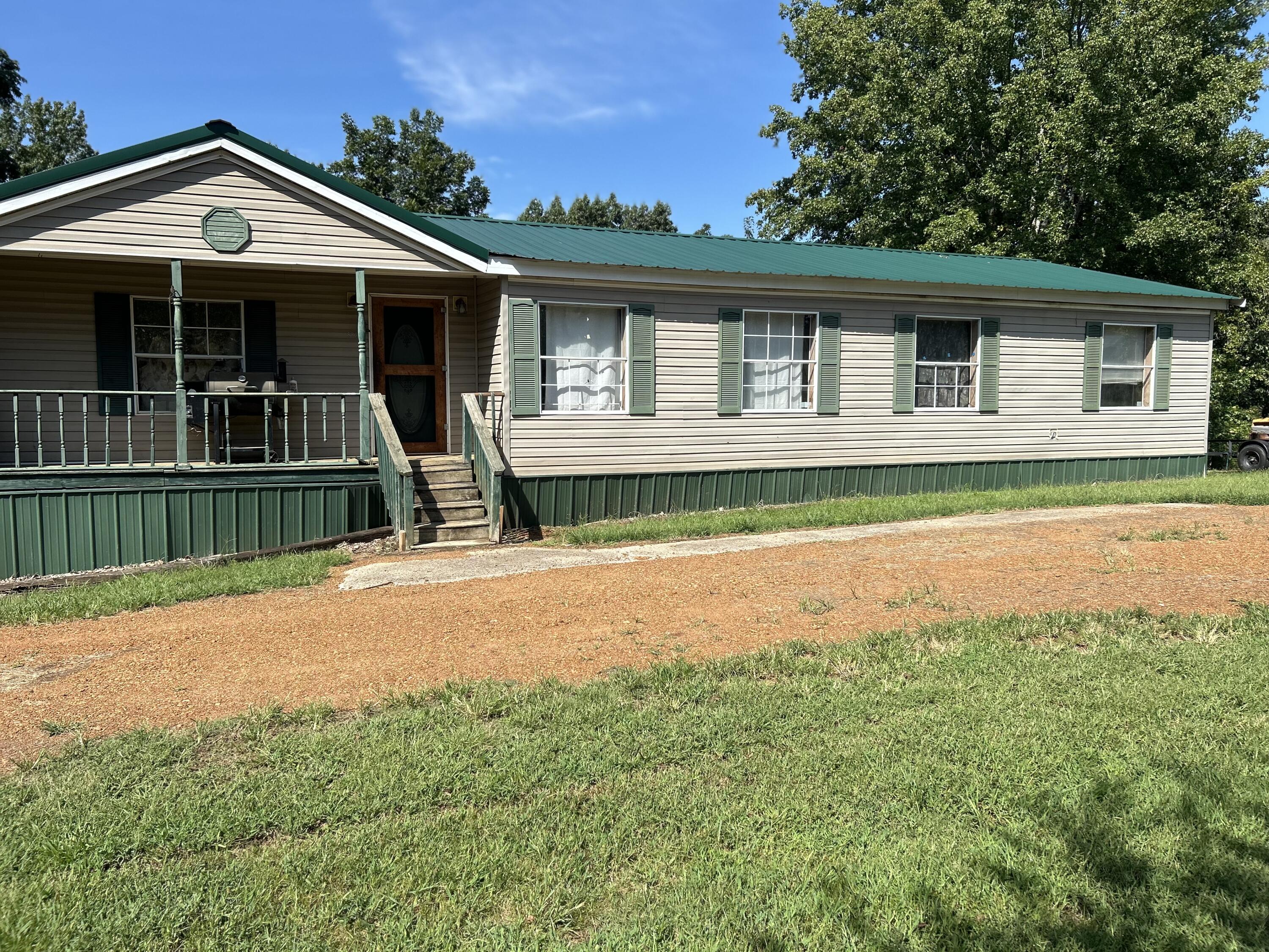 553 Borden Road Property Photo 6