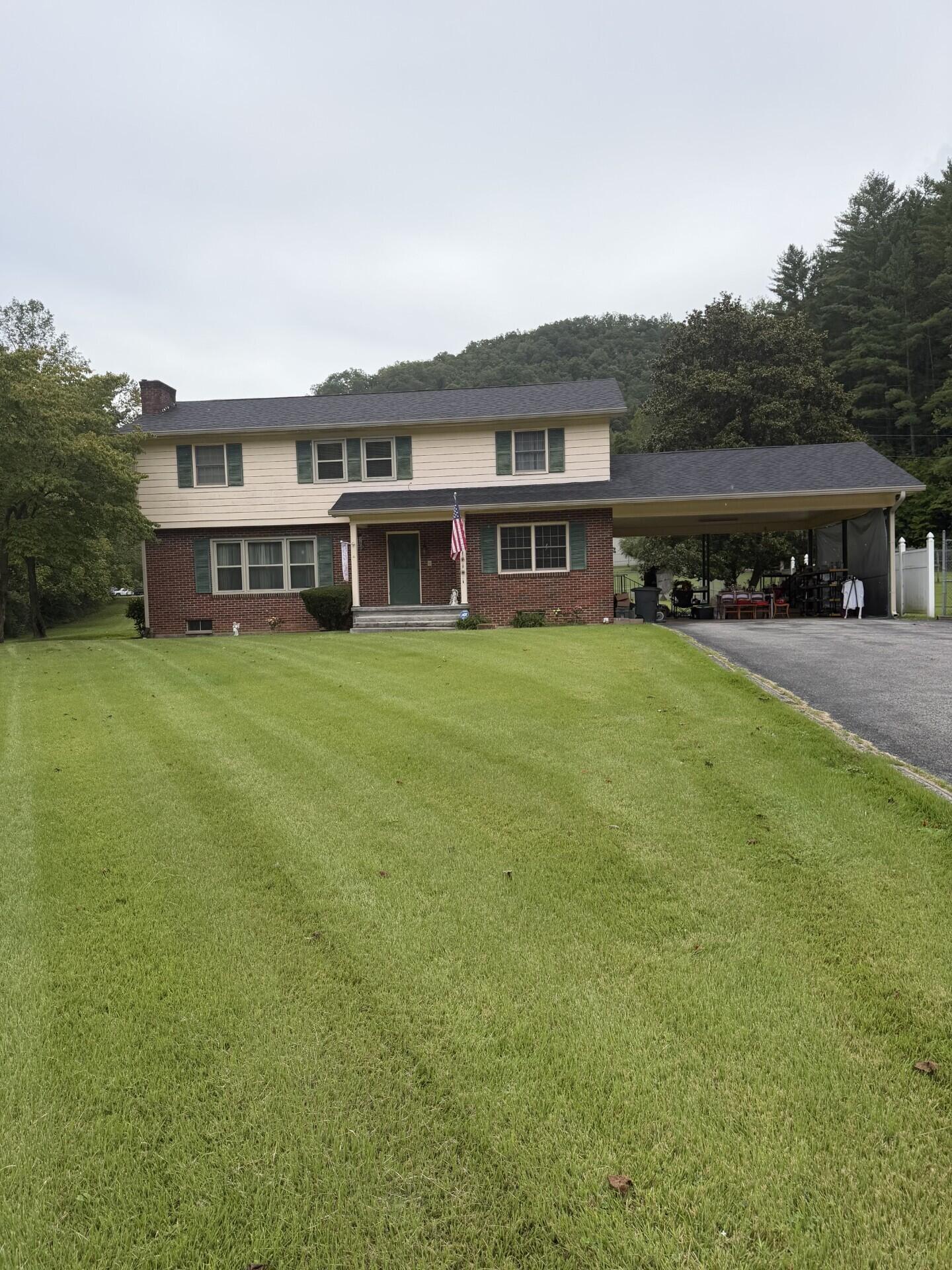 2511 S Lake Drive Property Photo 2
