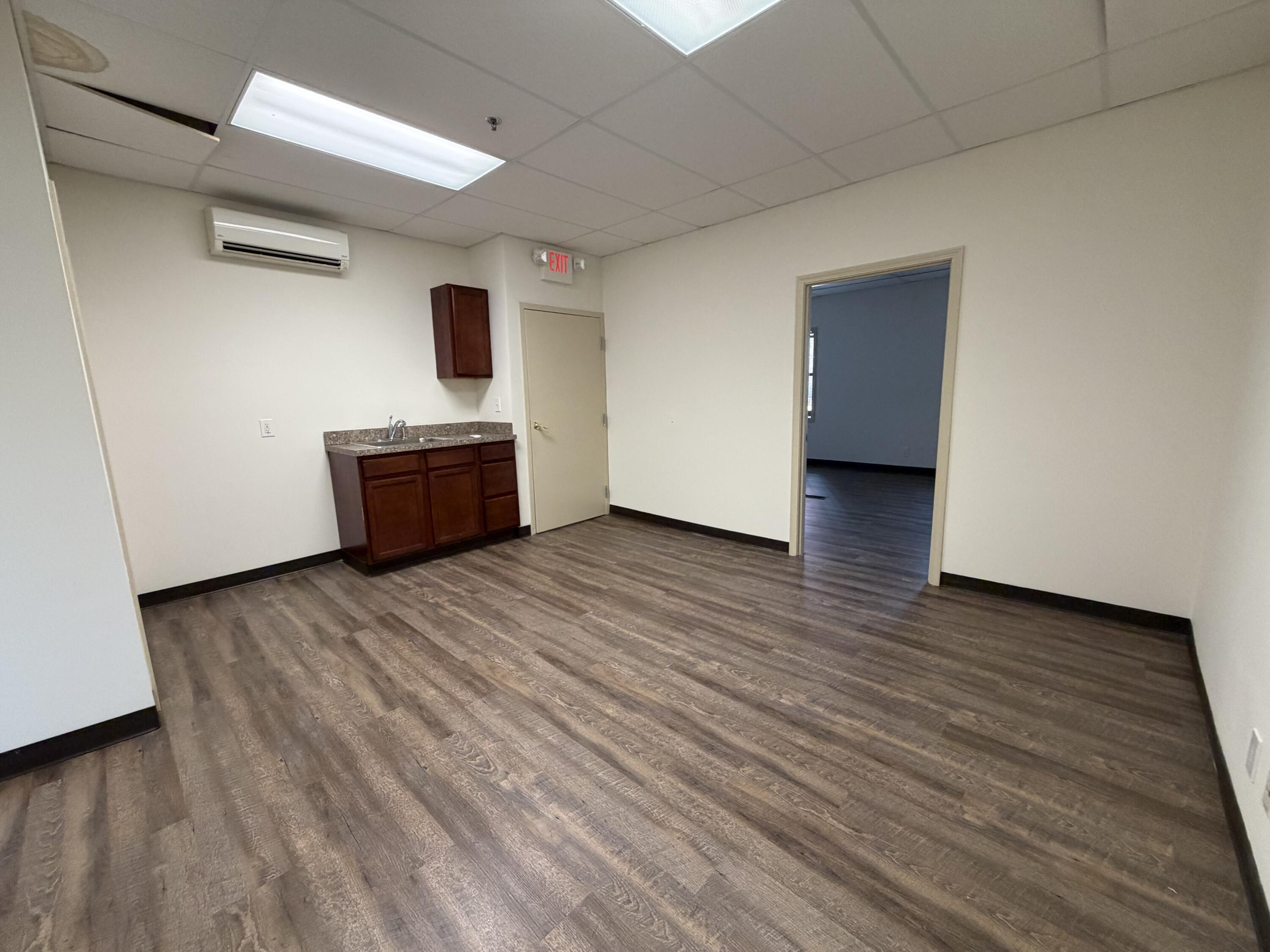 134 N Upper Street Property Photo 5