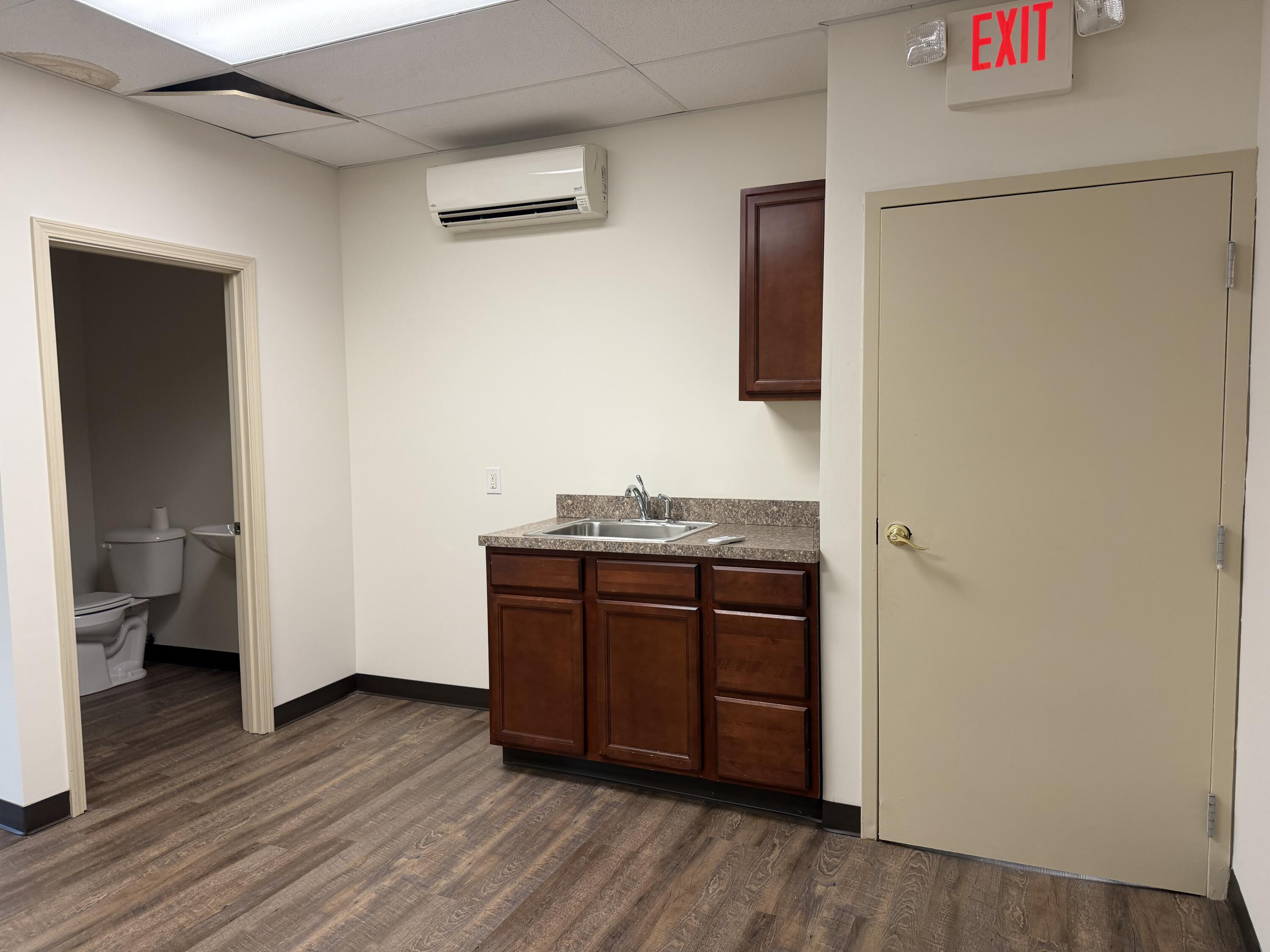 134 N Upper Street Property Photo 6