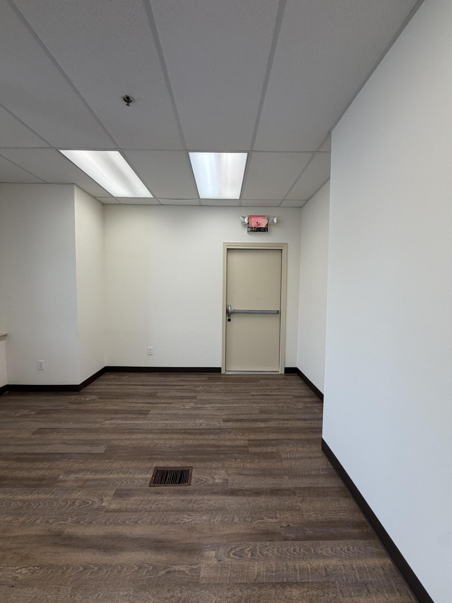 134 N Upper Street Property Photo 8