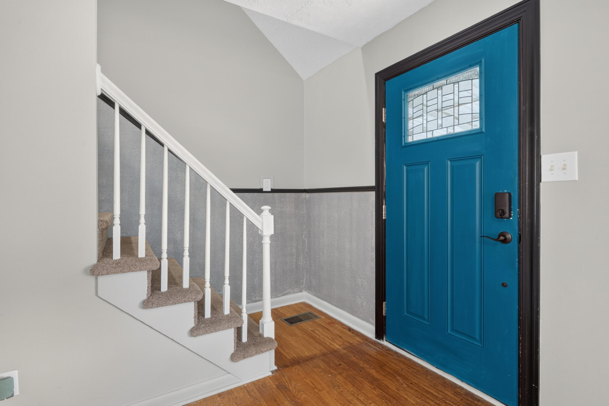 528 Hi Crest Drive Property Photo 5