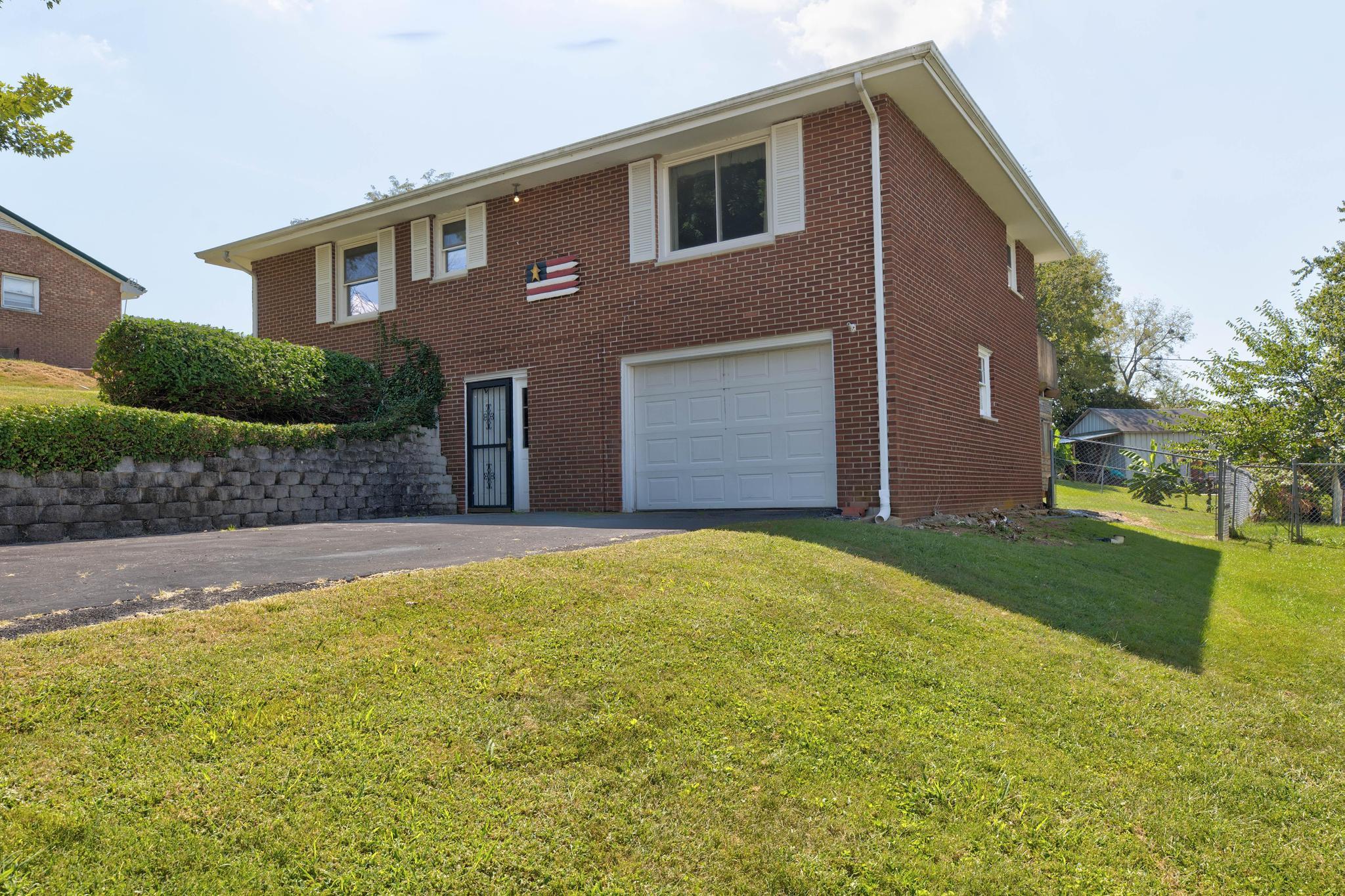116 Fuller Way Property Photo 3