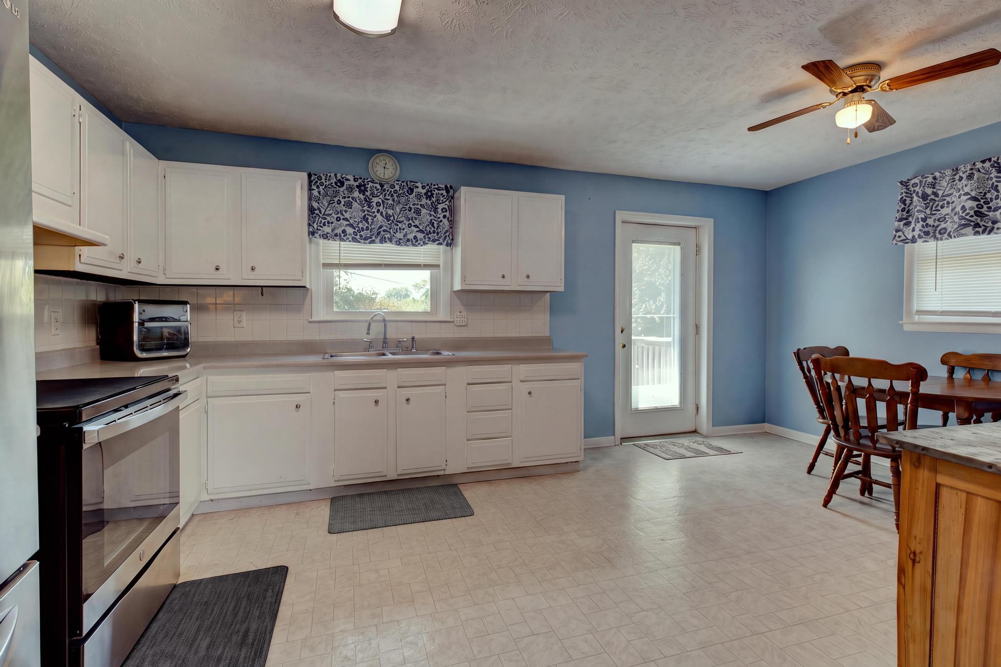 116 Fuller Way Property Photo 9