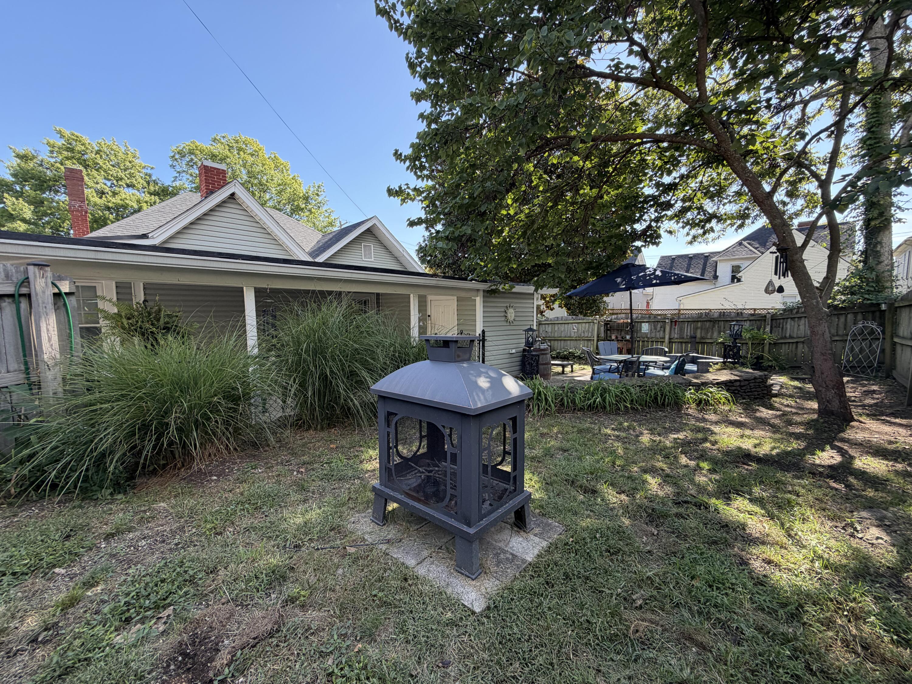 118 College Street Property Photo 5