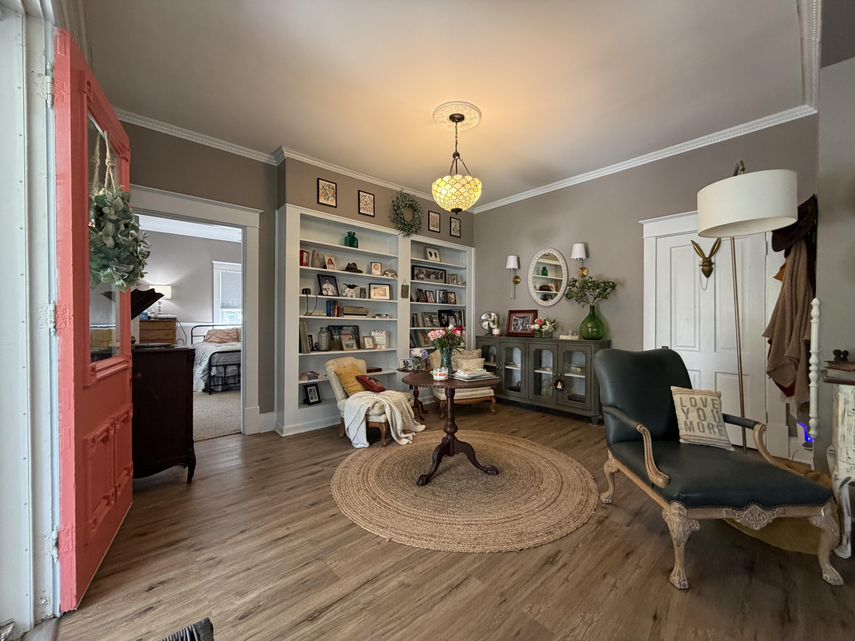 118 College Street Property Photo 8