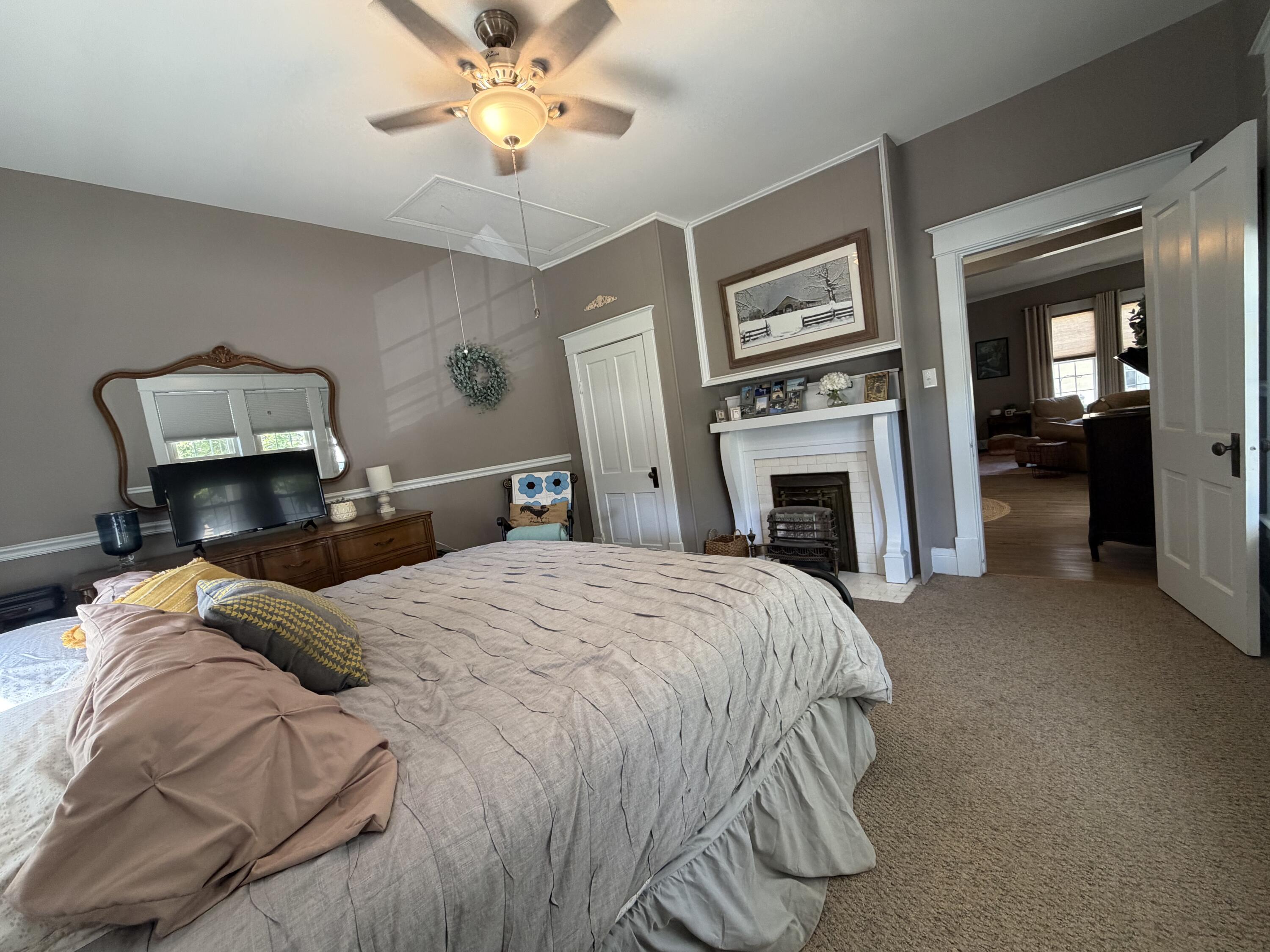 118 College Street Property Photo 11