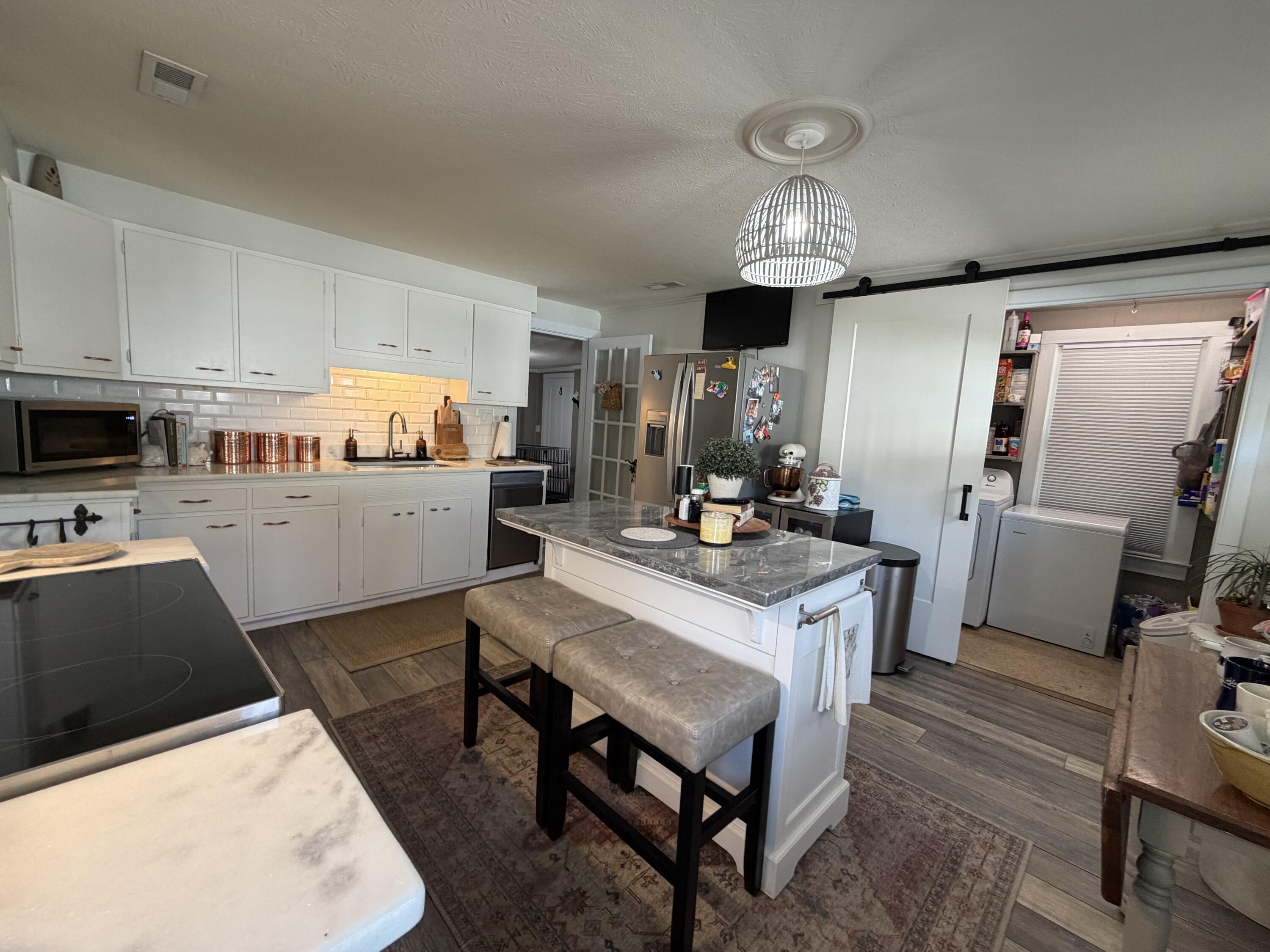 118 College Street Property Photo 23