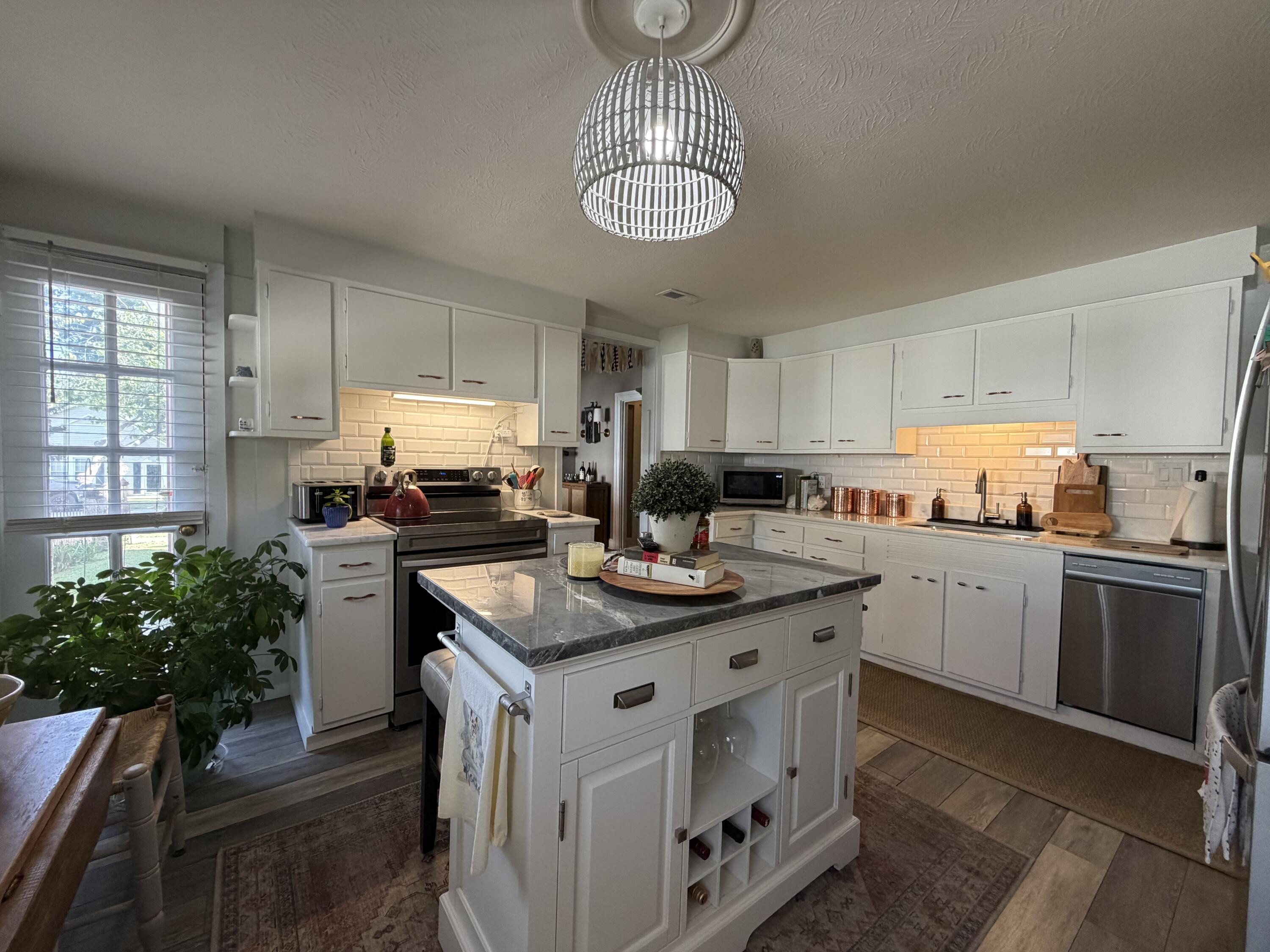 118 College Street Property Photo 24