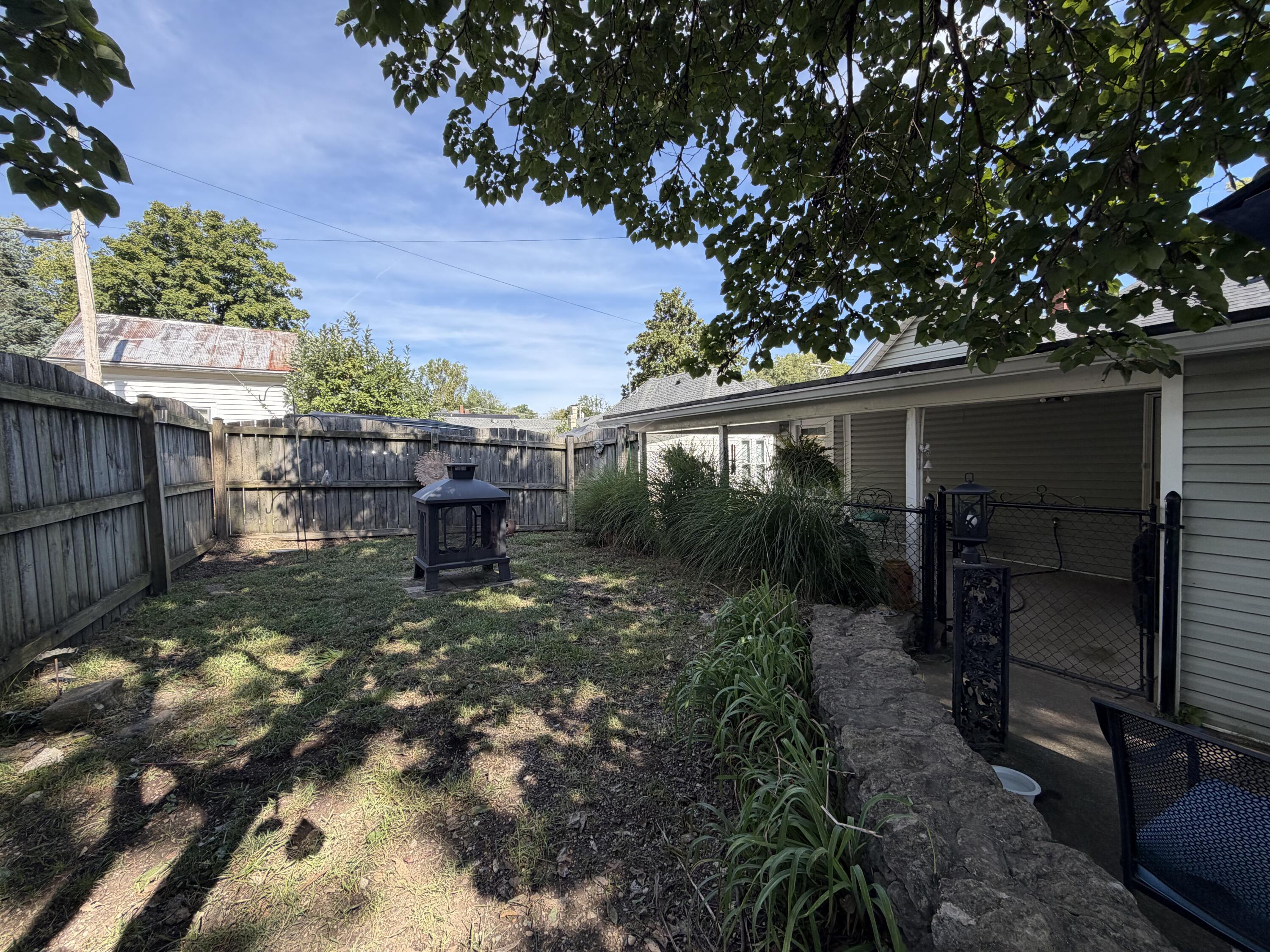 118 College Street Property Photo 40