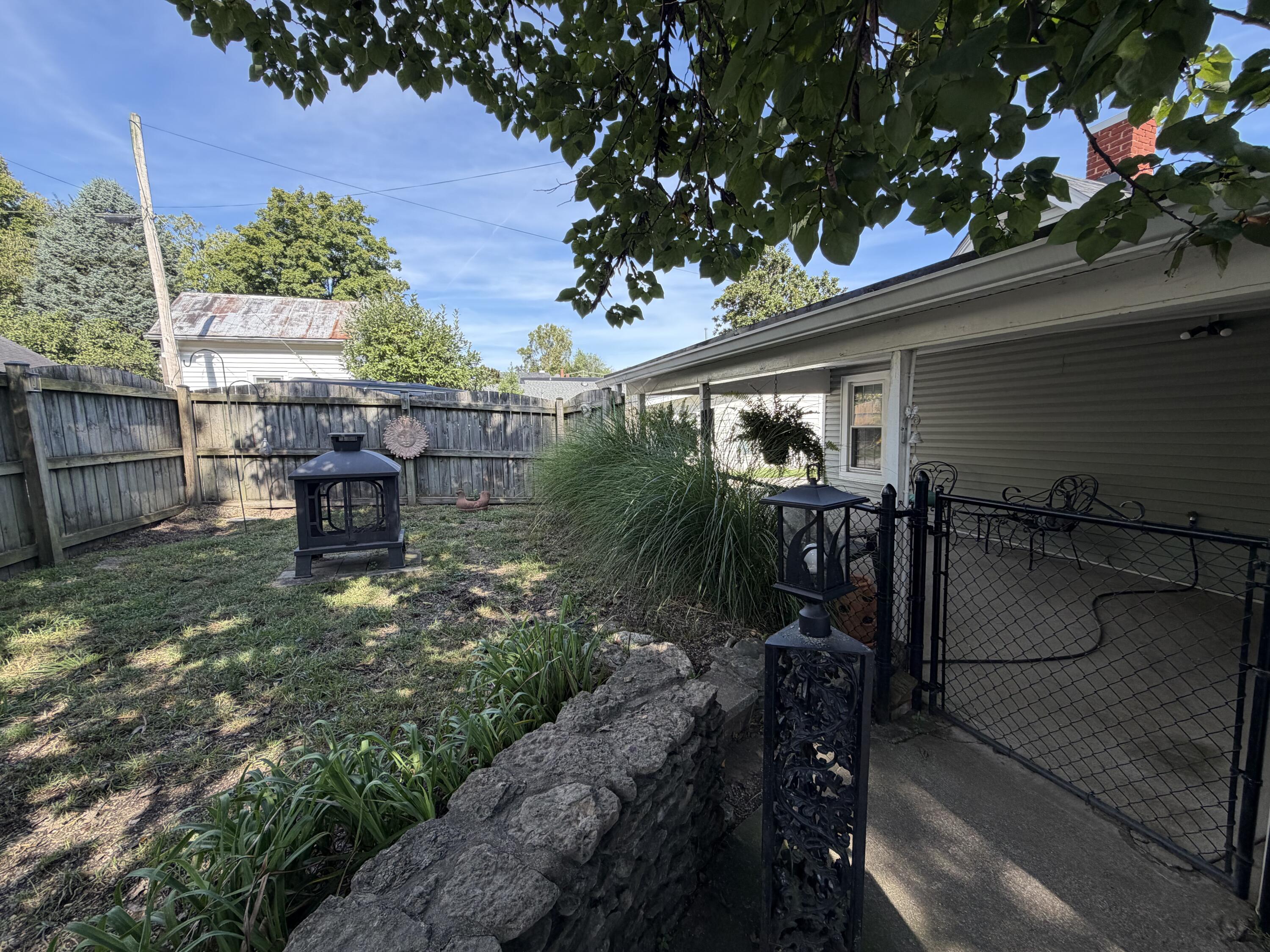 118 College Street Property Photo 43