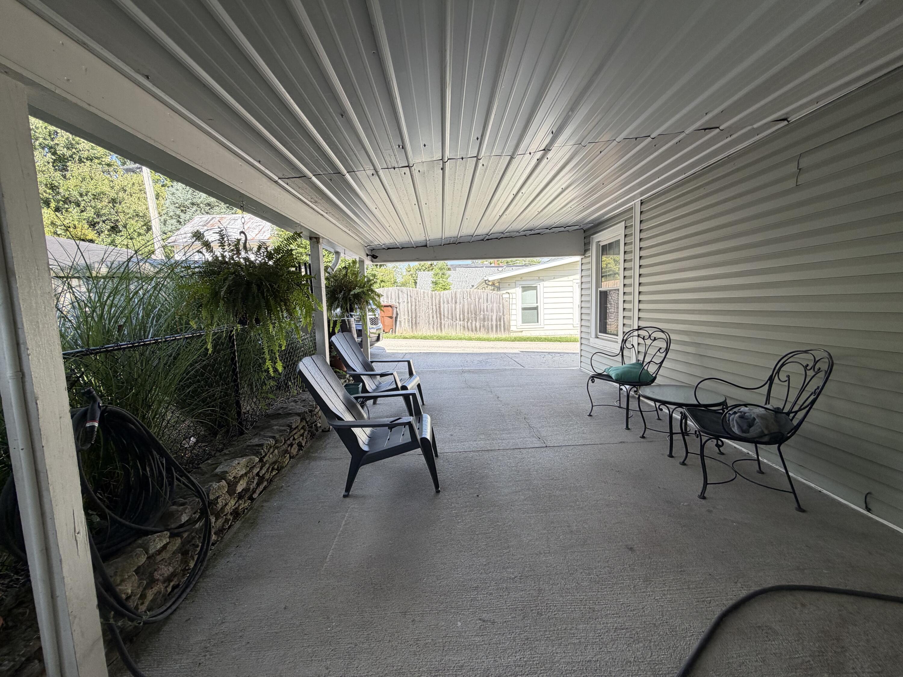 118 College Street Property Photo 44