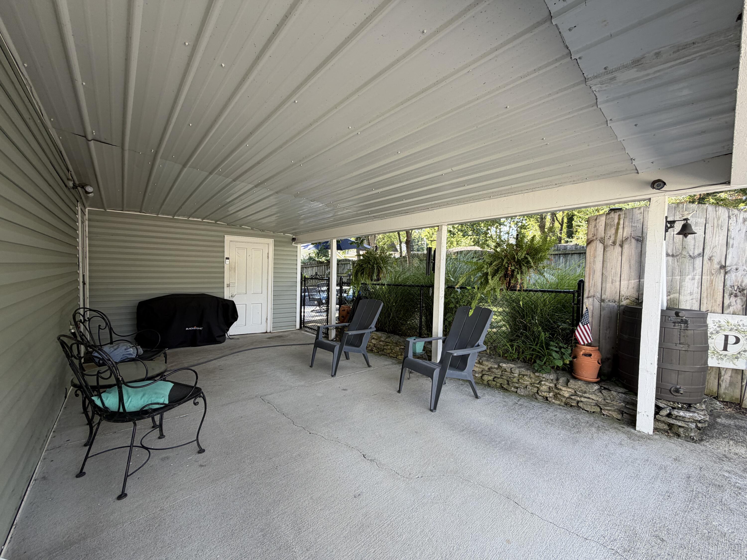 118 College Street Property Photo 45