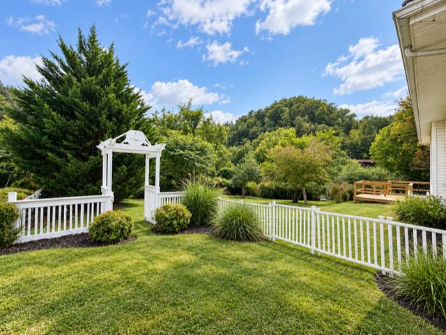 374 S Arnold Avenue Property Photo 5
