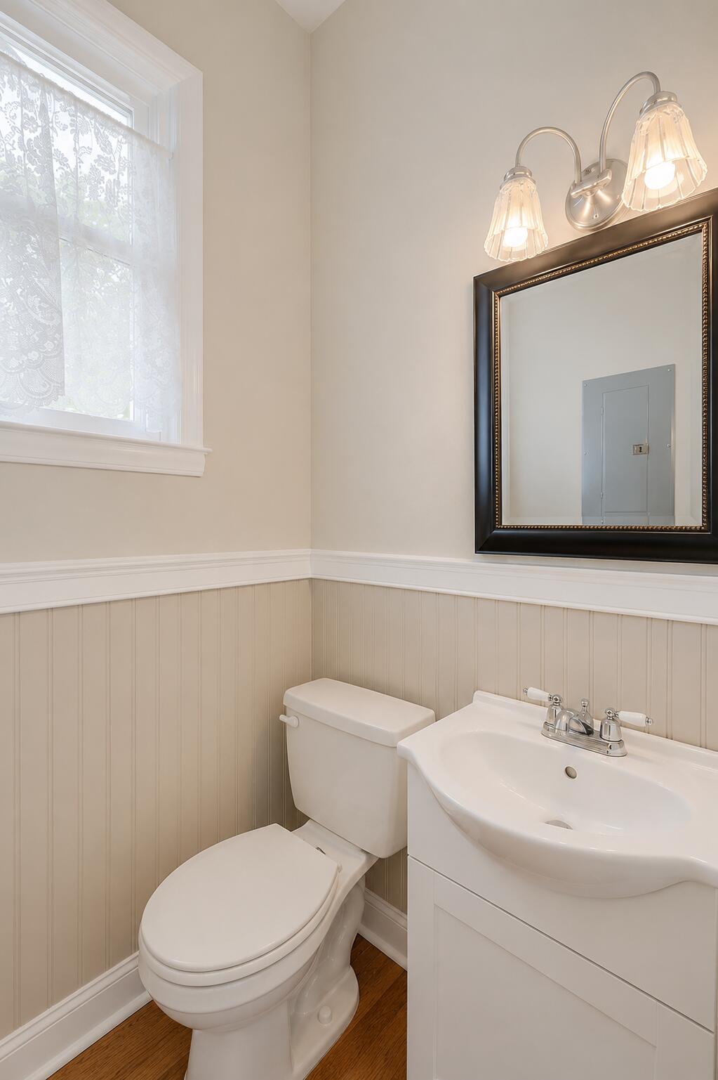 208 N Lewis Court Property Photo 8
