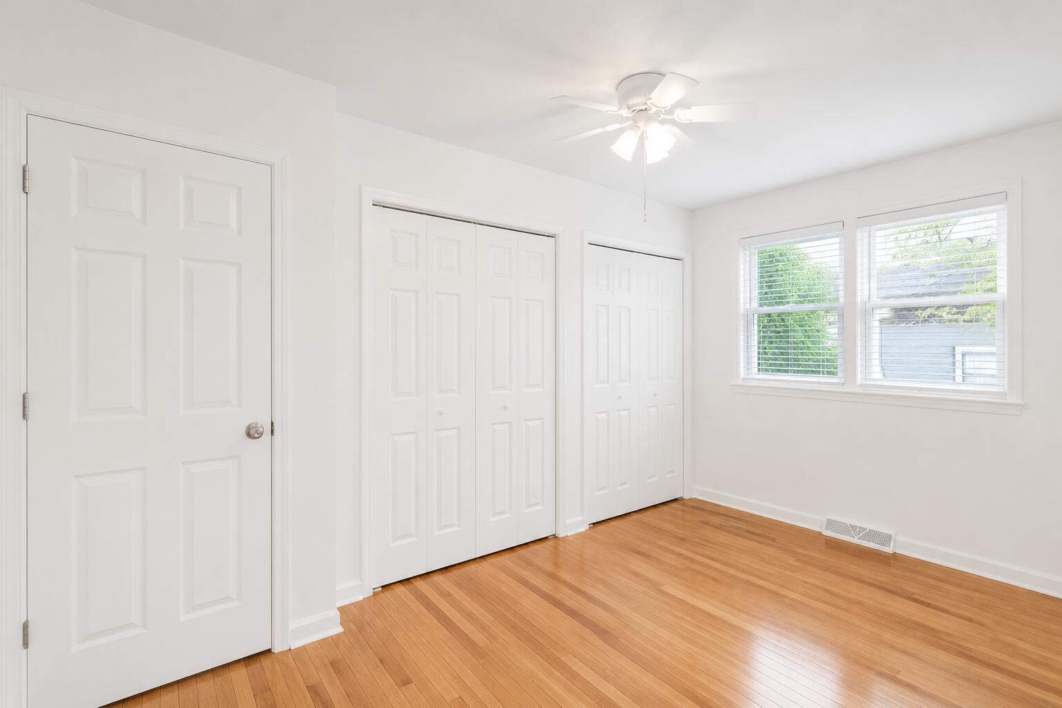 208 N Lewis Court Property Photo 11