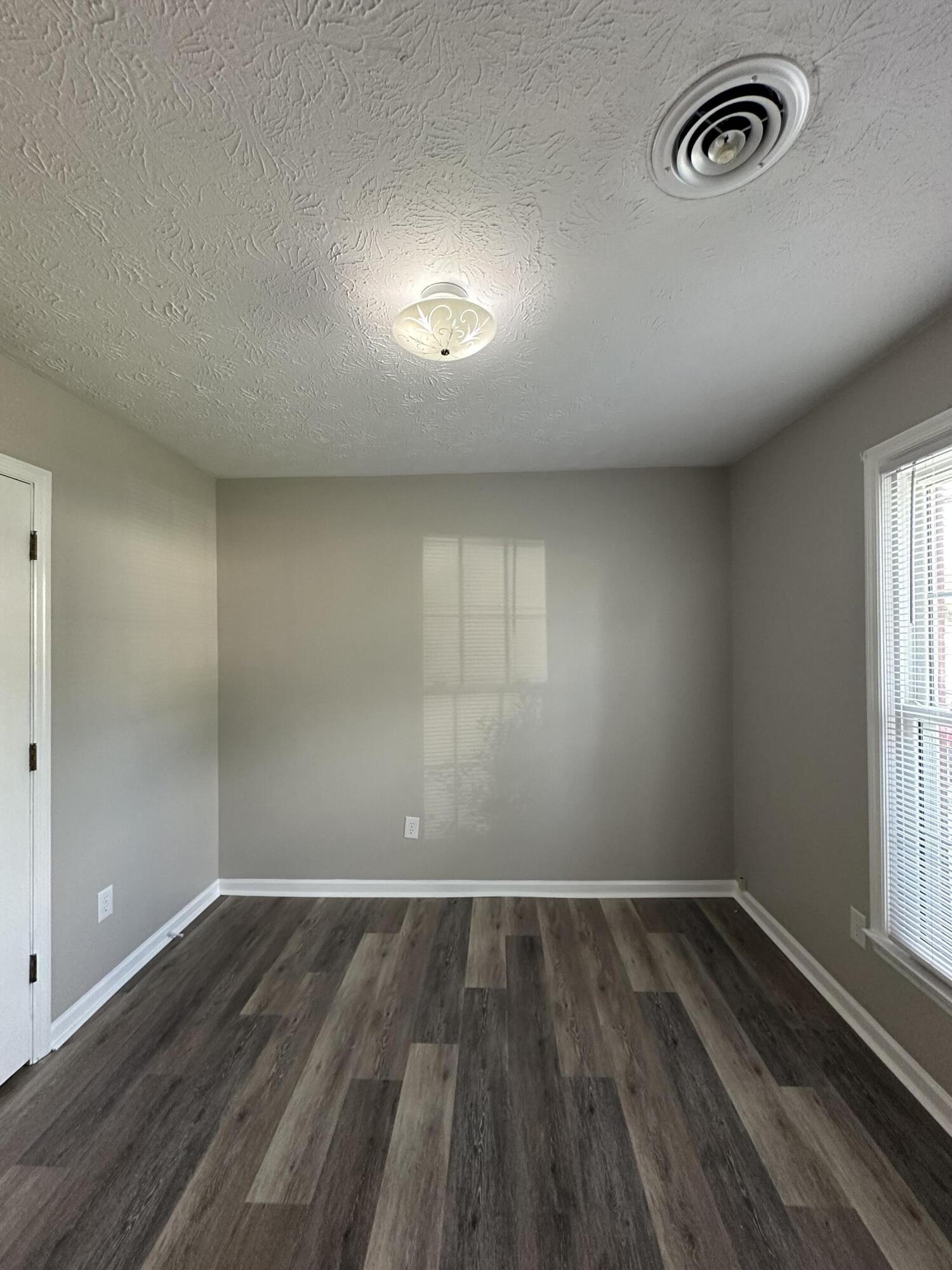 3353 Kenesaw Drive Property Photo 2