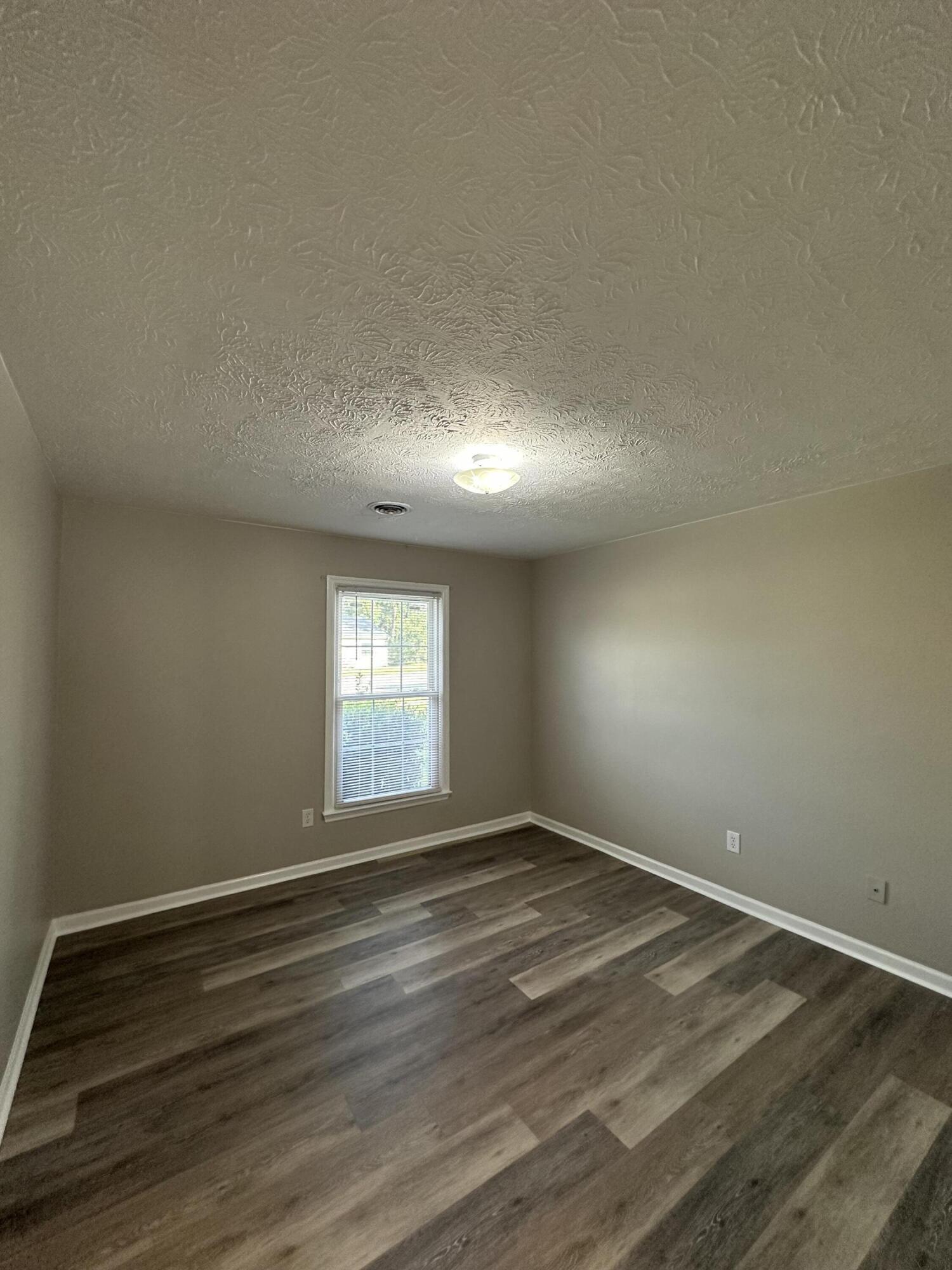 3353 Kenesaw Drive Property Photo 3