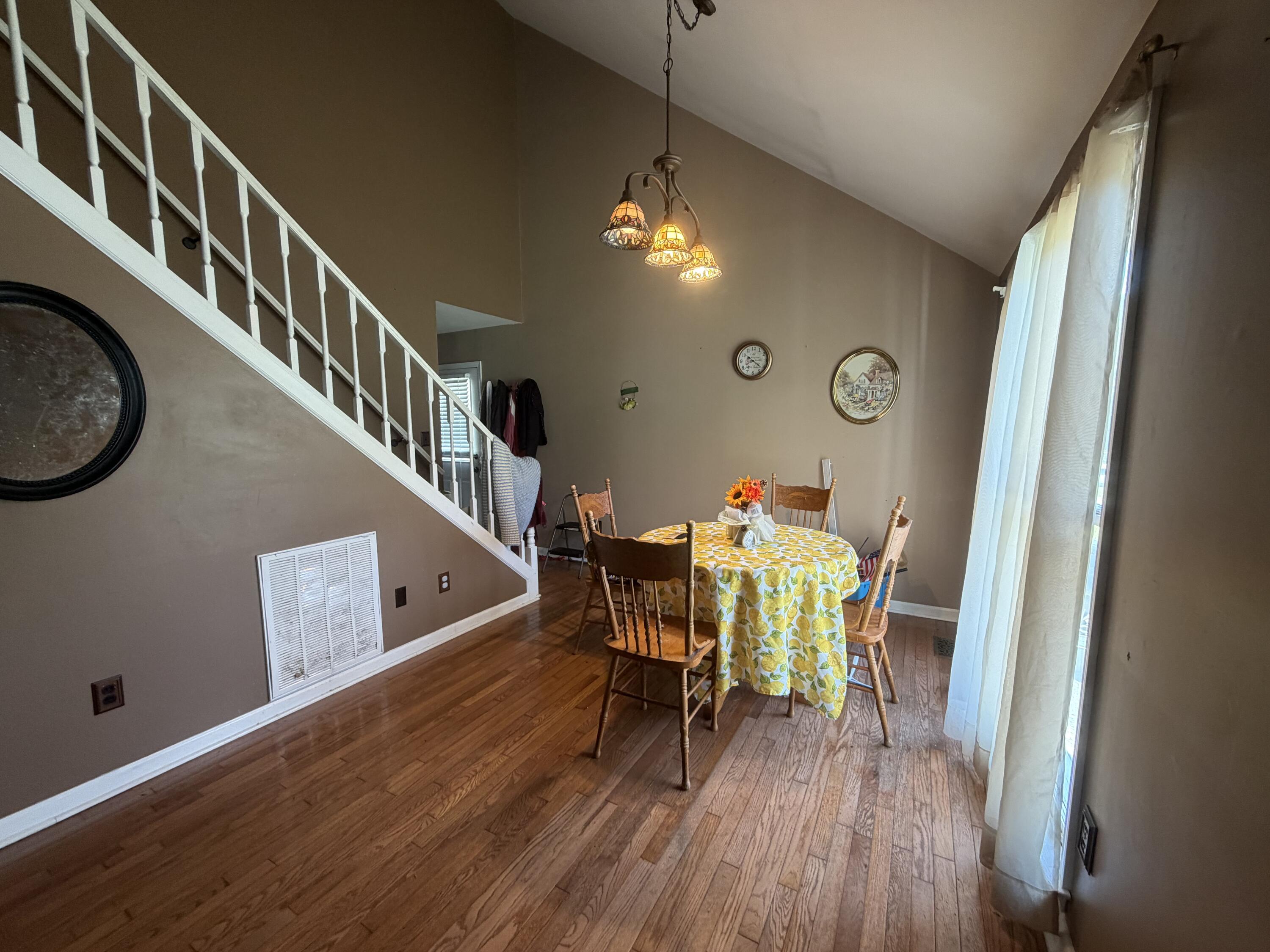 8 Castleford Way Property Photo 9
