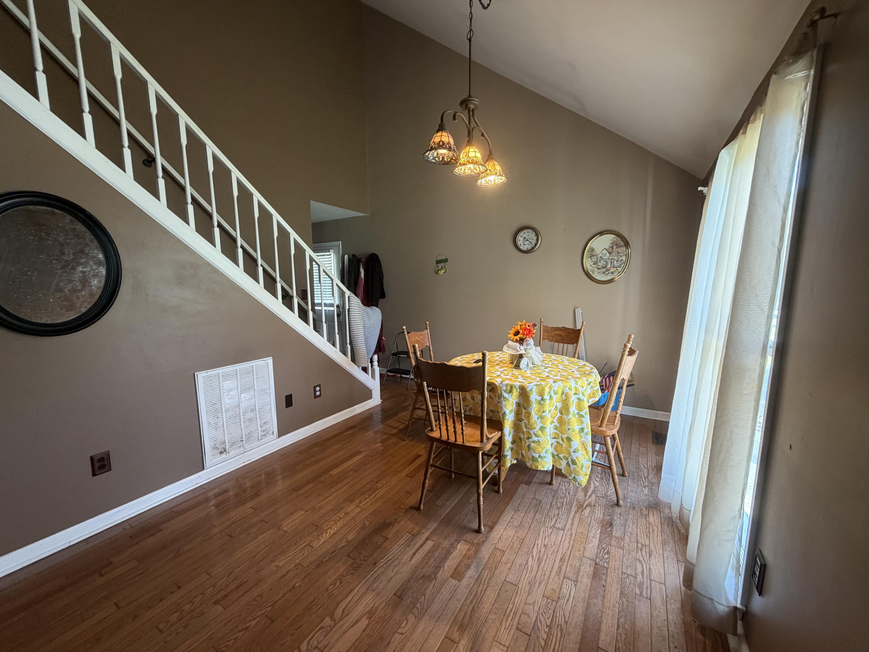 8 Castleford Way Property Photo 10